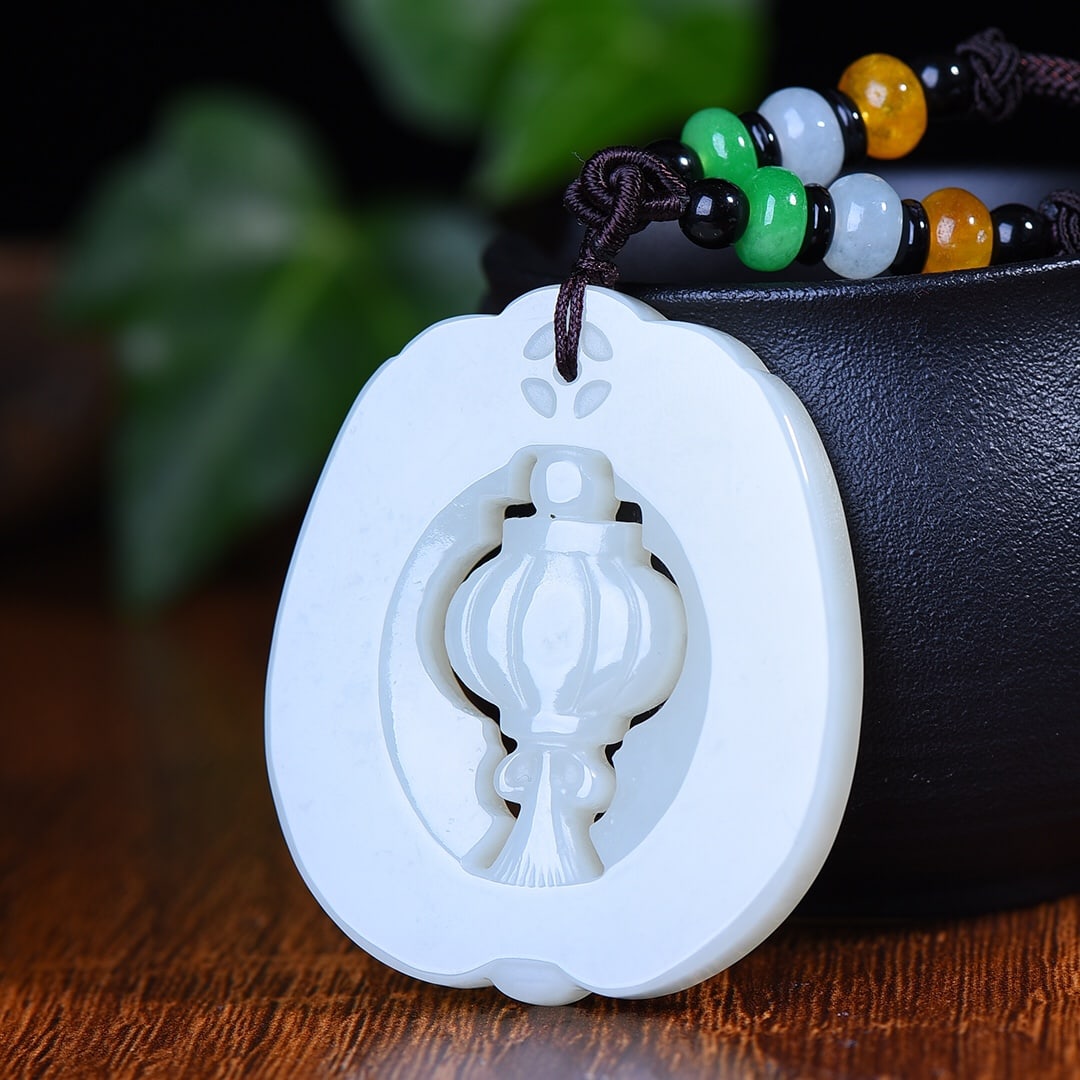 An Exquisite White Jade Lantern Pattern Pendant - 5