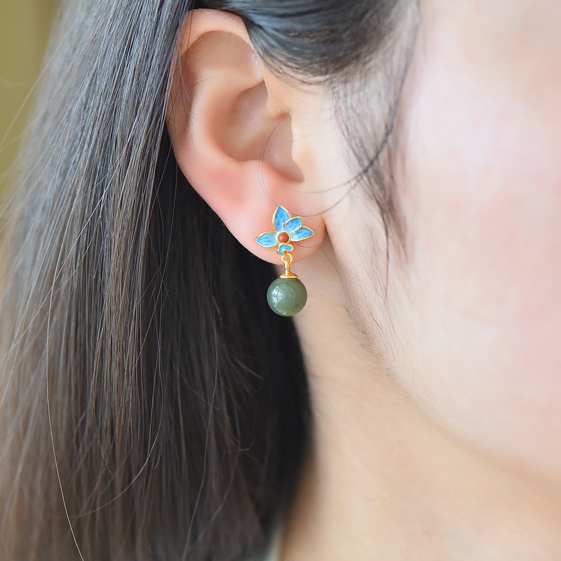 A Pair of Exquisite Sterling Silver-Gold Plated Inlaid Jasper Enamel Earrings: A Pair of Exquisite Sterling Silver-Gold Plated Inlaid Jasper Enamel Earrings,Size:0.3inx0.3in 一对纯银镀金镶碧玉珐琅耳环