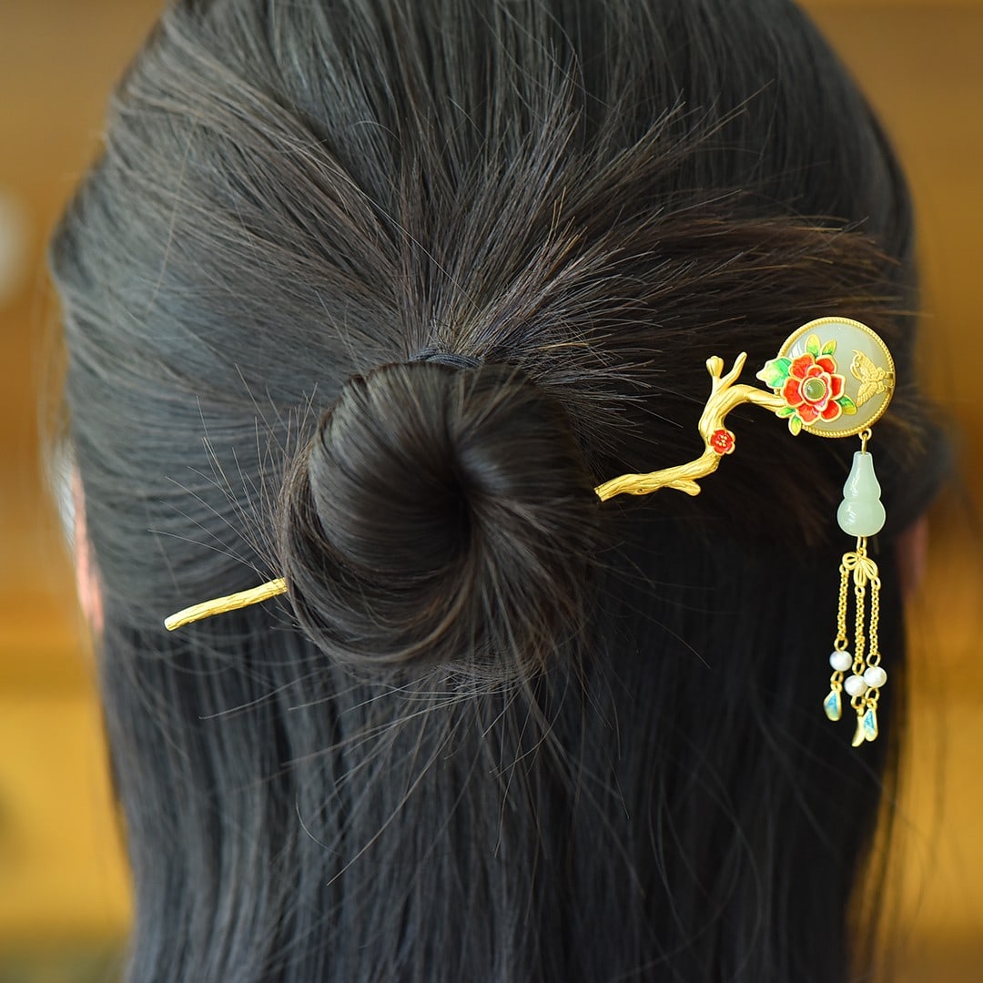 An Exquisite Sterling Silver-Gold Plated Inlaid White Jade Enamel Hairpin: An Exquisite Sterling Silver-Gold Plated Inlaid White Jade Enamel Hairpin,Size:0.8inx0.8in 纯银镀金镶白玉珐琅发簪
