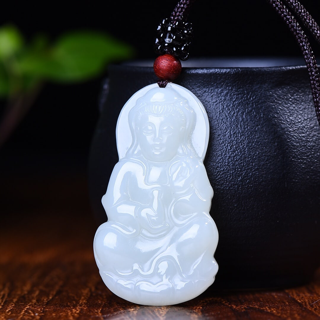 An Exquisite White Jade Statue of Avalokitesvara Pendant: An Exquisite White Jade Statue of Avalokitesvara Pendant,Size:1.9inx1.1in 白玉观音像挂件