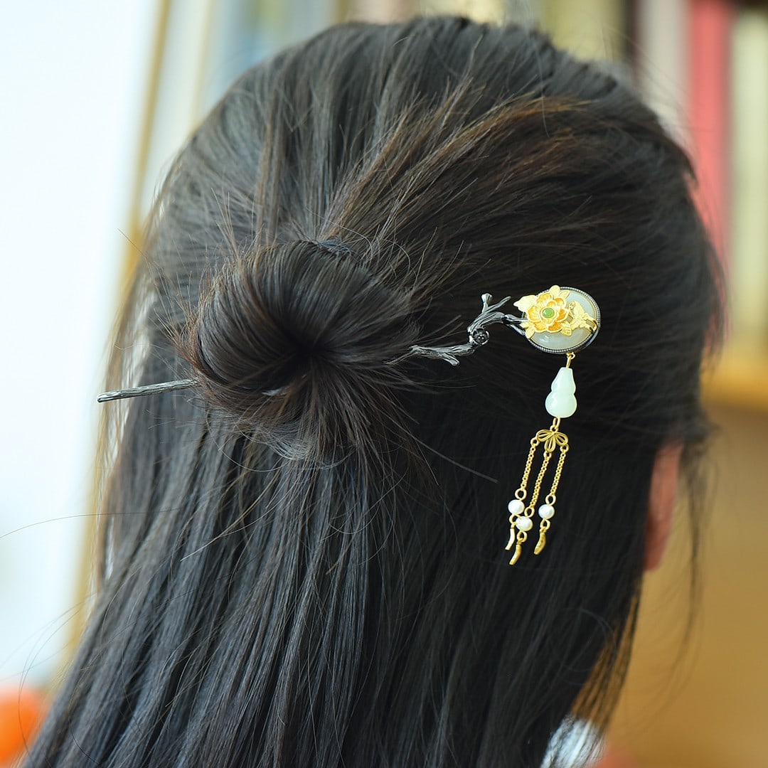 An Exquisite Sterling Silver-Gold Plated Inlaid White Jade Hairpin: An Exquisite Sterling Silver-Gold Plated Inlaid White Jade Hairpin,Size:0.8inx0.8in 纯银镀金镶白玉发簪
