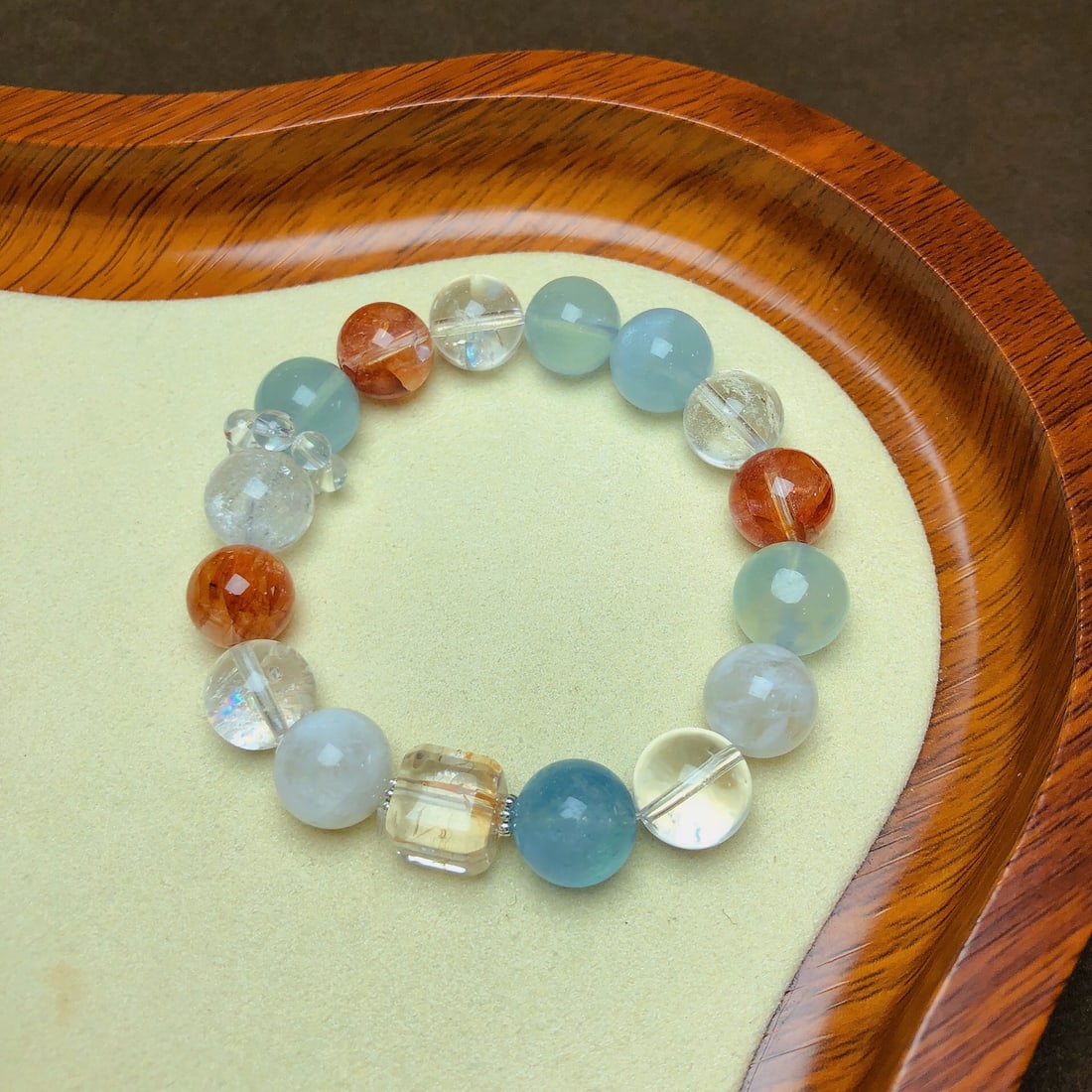 An Exquisite Crystal Bracelet: An Exquisite Crystal Bracelet,Size:0.4in,0.4inx0.4in,Weight:35.5g 水晶手串