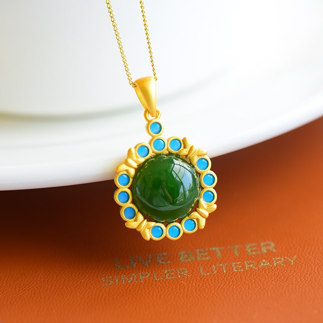 An Exquisite Sterling Silver-Gold Plated Inlaid Jasper Pendant: An Exquisite Sterling Silver-Gold Plated Inlaid Jasper Pendant 纯银镀金镶碧玉项链
