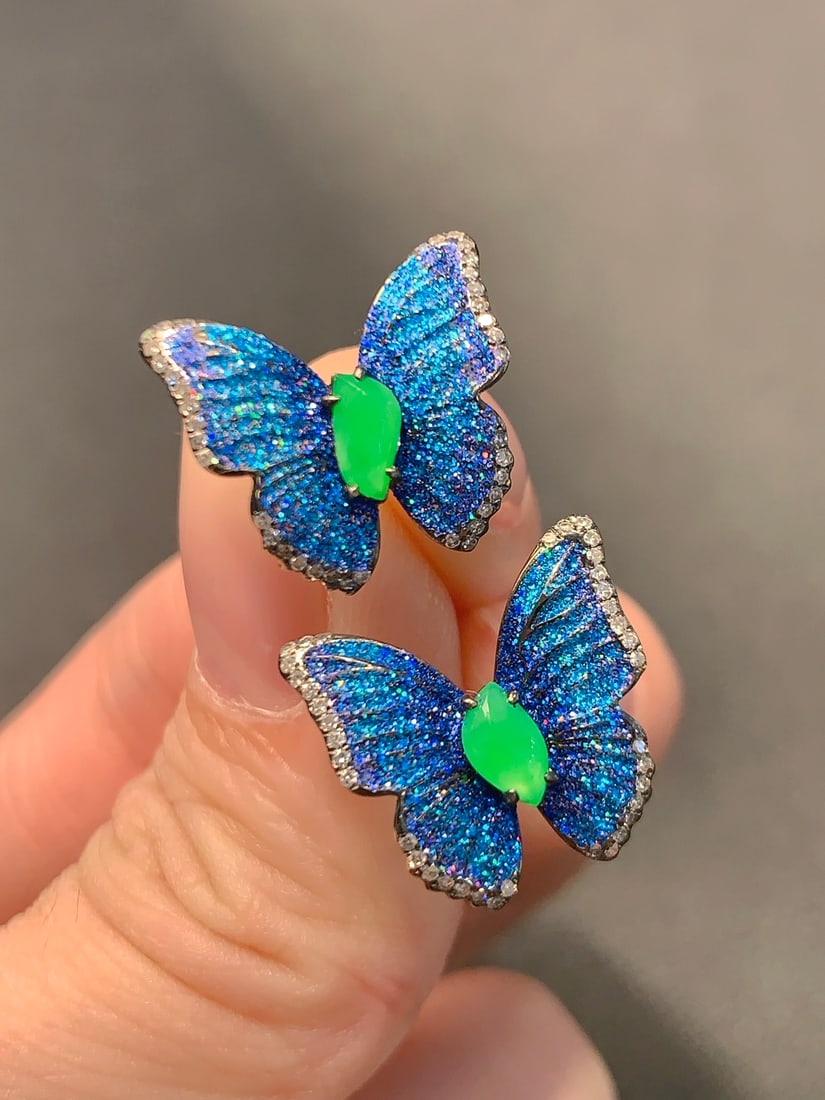 A Pair of Exquisite 18k Gold Diamond Inlaid Jadeite Earrings: A Pair of Exquisite 18k Gold Diamond Inlaid Jadeite Earrings,Size(Loose Stone):0.2in 一对18k金钻镶嵌翡翠耳钉