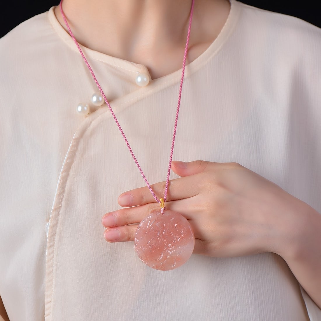 An Exquisite Red Jade Flower Pattern Pendant: An Exquisite Red Jade Flower Pattern Pendant,Size:1.9inx1.9in 红玉花卉纹挂件