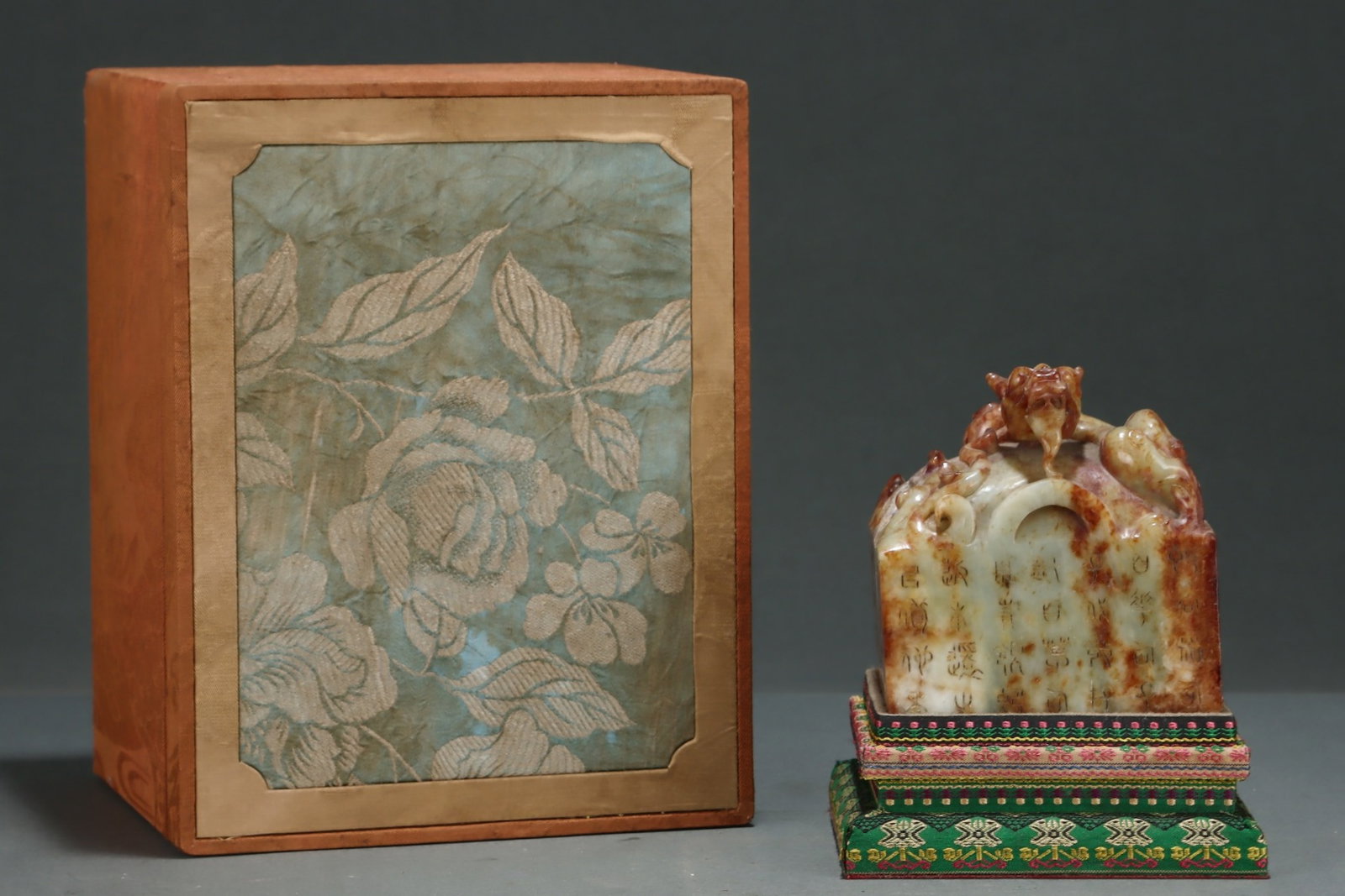 An Exquisite White Jade Dragon Pattern Seal with poem: An Exquisite White Jade Dragon Pattern Seal with poem,Qing Dynasty, China,Size:4.6inx4.9in 白玉龙纹印章带诗文,中国清代
