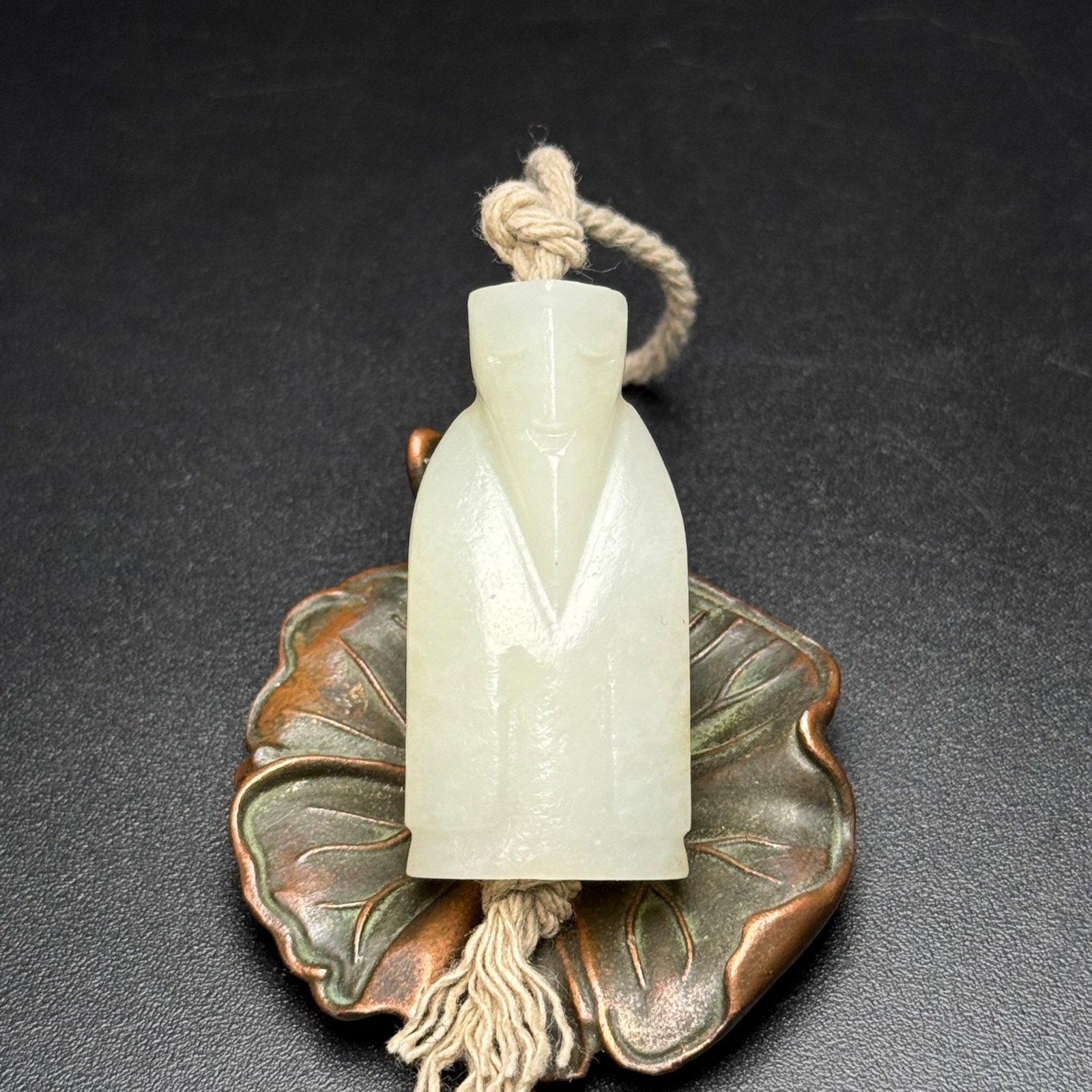 An Exquisite White Jade Figure Ornament: An Exquisite White Jade Figure Ornament,Qing Dynasty,China,Size:44mmx21mmx13mm,Weight:24g 白玉人物摆件,中国清代