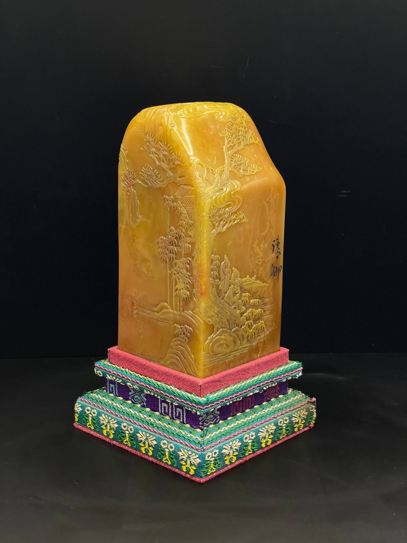 An Exquisite Shoushan Stone Character and Story Pattern Seal,With Base: An Exquisite Shoushan Stone Character and Story Pattern Seal,With Base,Qing Dynasty,China,With Mark,Size:2.2inx2.1inx4.7in,Weight:865g