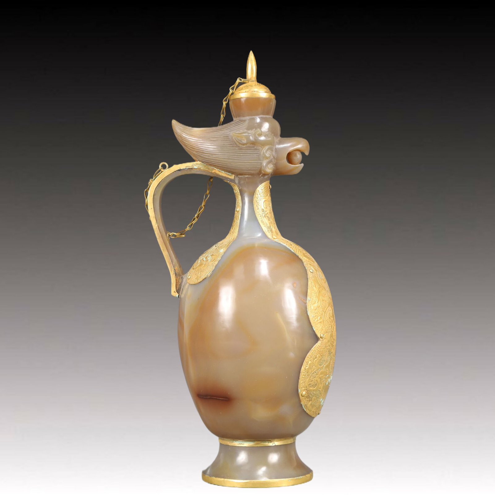 An Exquisite Agate Cover with Gold Phoenix Pattern Ewer: An Exquisite Agate Cover with Gold Phoenix Pattern Ewer,Qing Dynasty, China,Size:3.9inx3.1inx9.8in,Weight:550g 玛瑙包金凤纹执壶，中国&