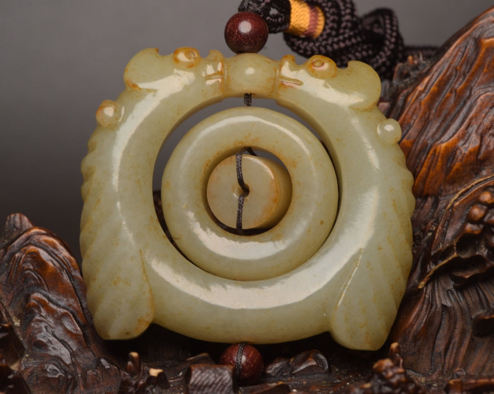 An Exquisite White Jade Pig and Dragon Pendant: An Exquisite White Jade Pig and Dragon Pendant,Qing Dynasty,China,Size:2.4inx2.1inx0.5in,Weight:83g 白玉猪龙挂件,中国清代