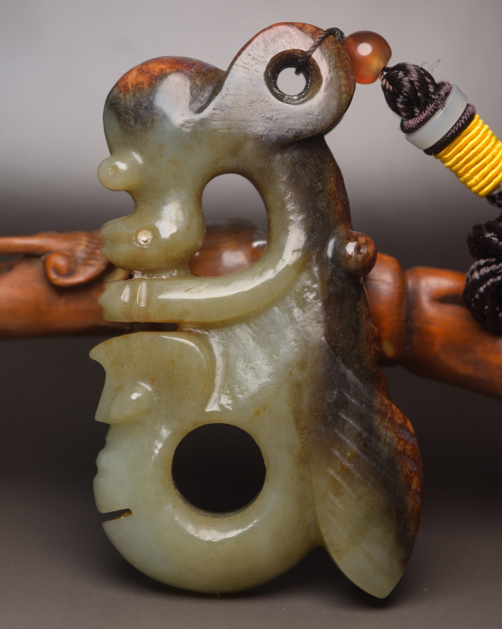 An Exquisite White Jade Pig and Dragon Pendant: An Exquisite White Jade Pig and Dragon Pendant,Qing Dynasty,China,Size:3.4inx2inx0.7in,Weight:121g 白玉猪龙挂件,中国清代