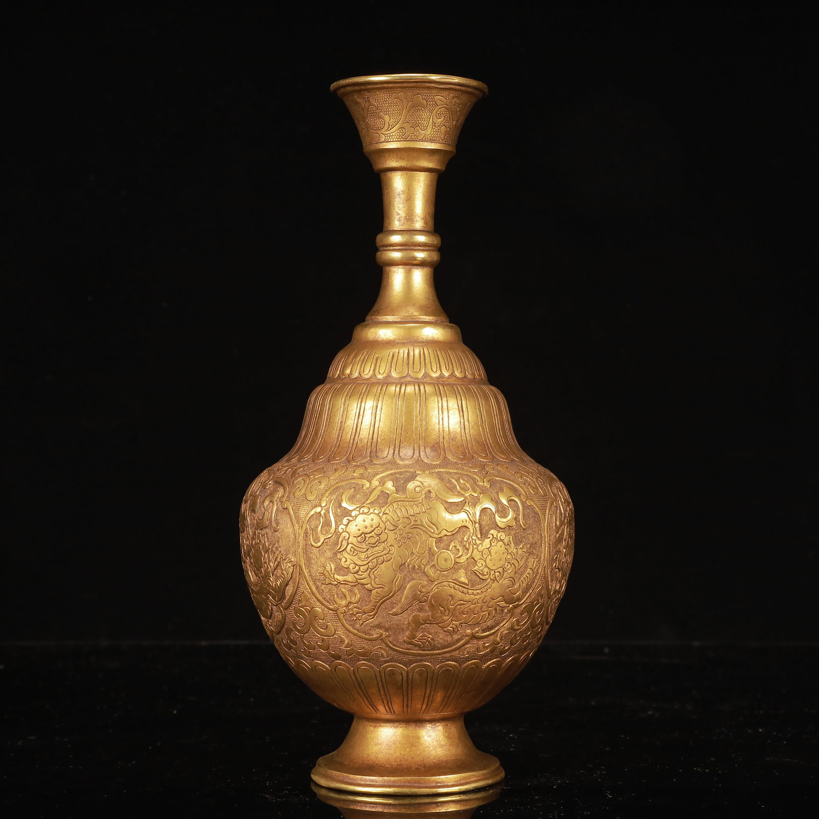 An Exquisite Gilt Bronze Auspicious Beast Pattern Vase: An Exquisite Gilt Bronze Auspicious Beast Pattern Vase,Qing Dynasty, China,Size:5.9inx11in,Weight:650g 铜鎏金瑞兽纹瓶,中国清代