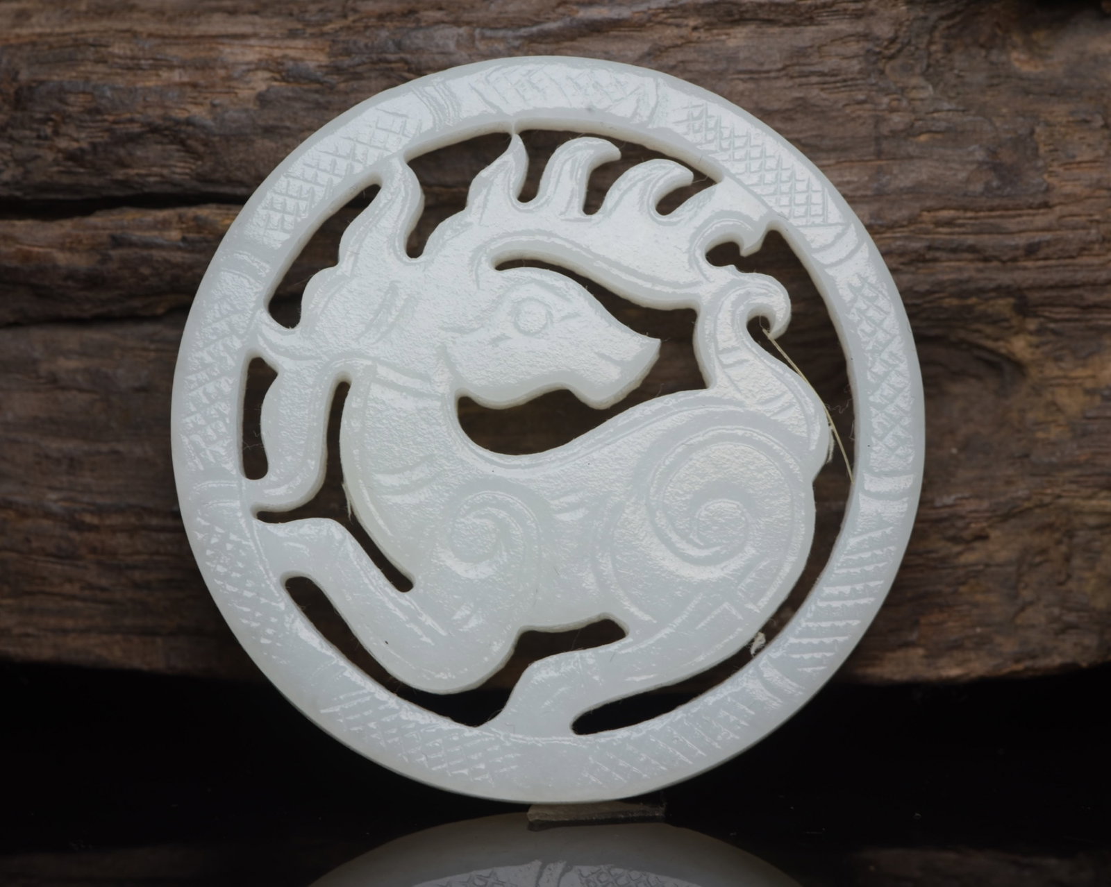 An Exquisite White Jade Deer Pattern Pendant: An Exquisite White Jade Deer Pattern Pendant,Qing Dynasty,China,Size:2.1inx2.1inx0.2in,Weight:31g 白玉鹿纹牌,中国清代