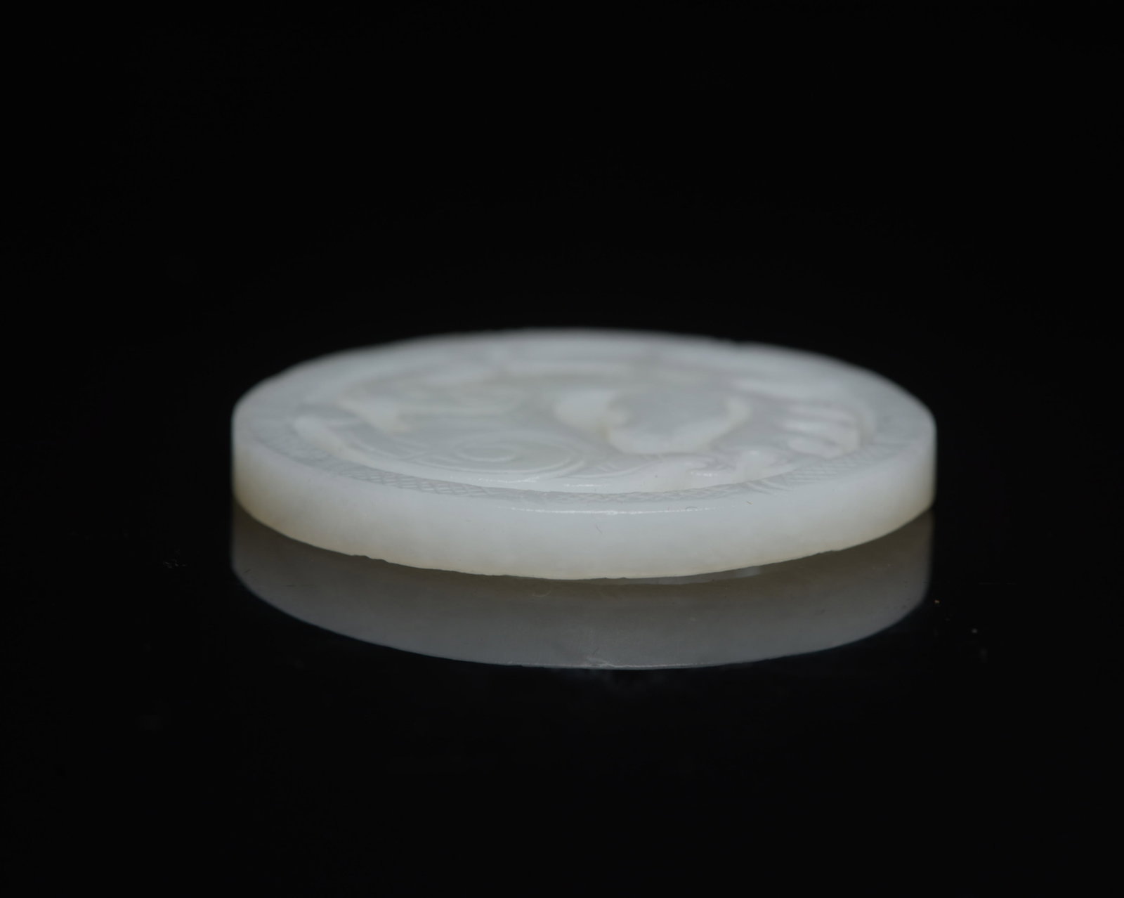 An Exquisite White Jade Deer Pattern Pendant - 4