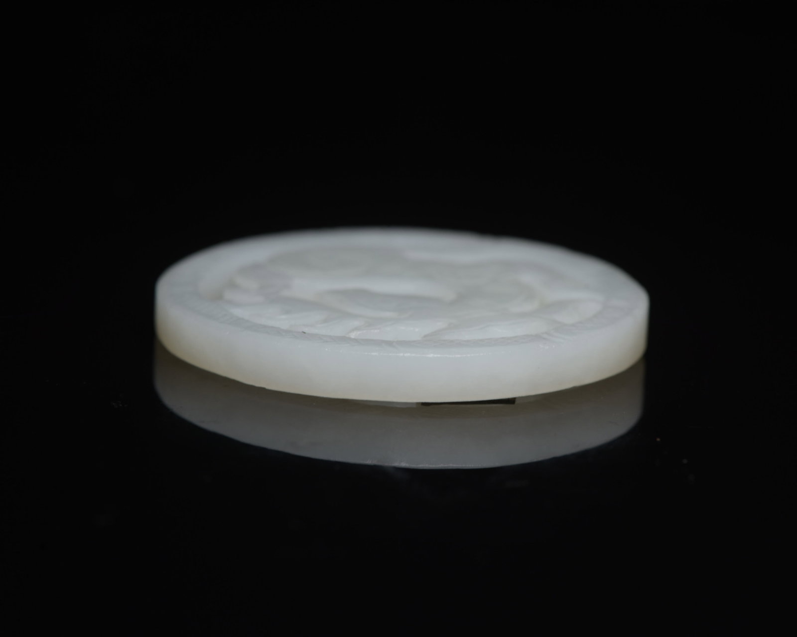 An Exquisite White Jade Deer Pattern Pendant - 5