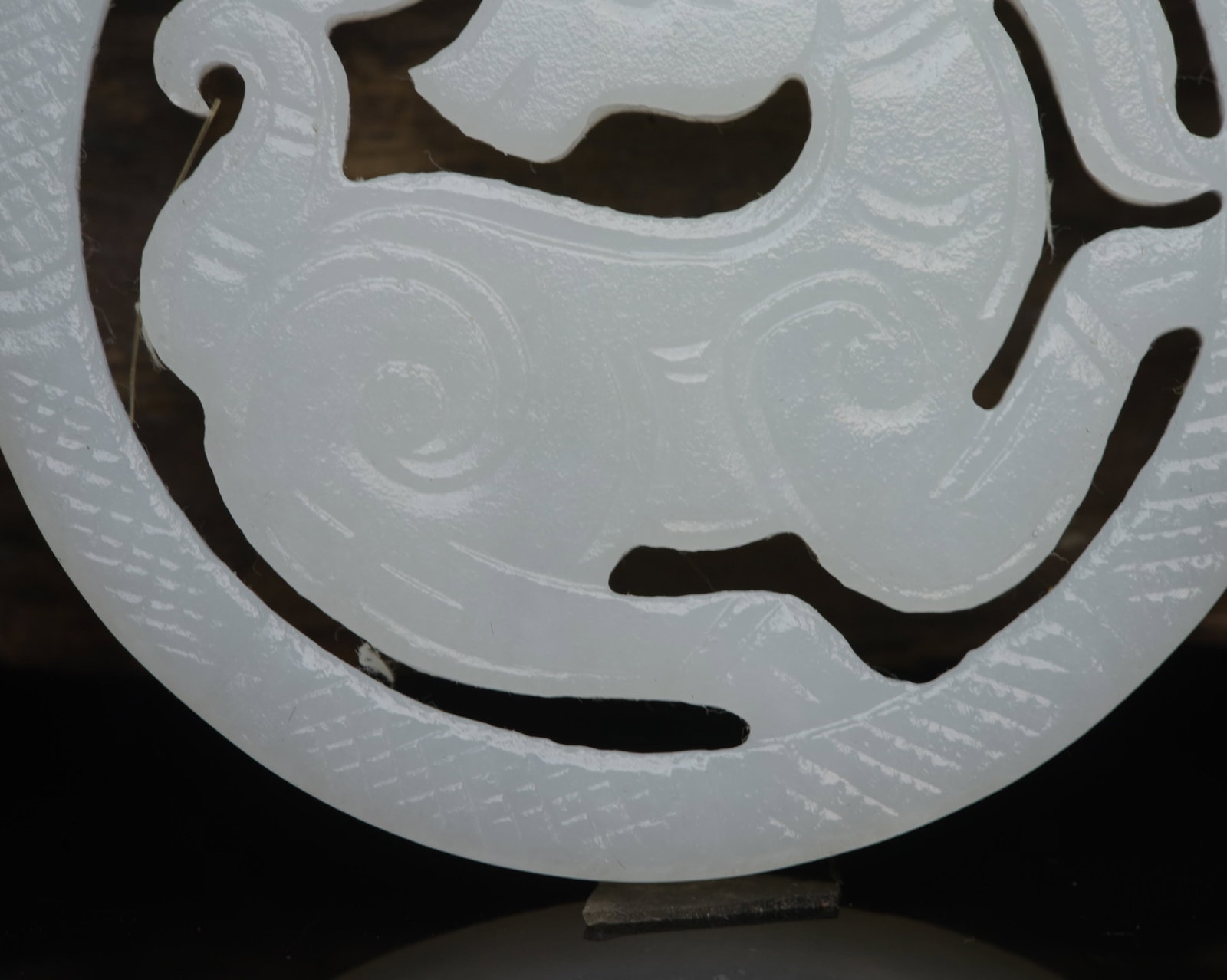 An Exquisite White Jade Deer Pattern Pendant - 9