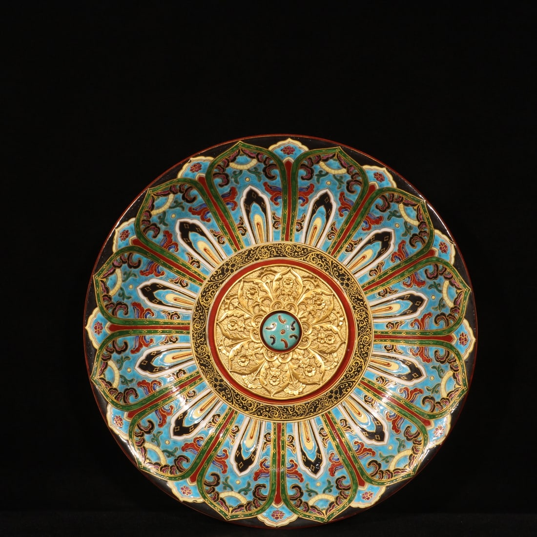 An Exquisite Enamel Painted Gold Lotus Pattern Plate (1 of 9)