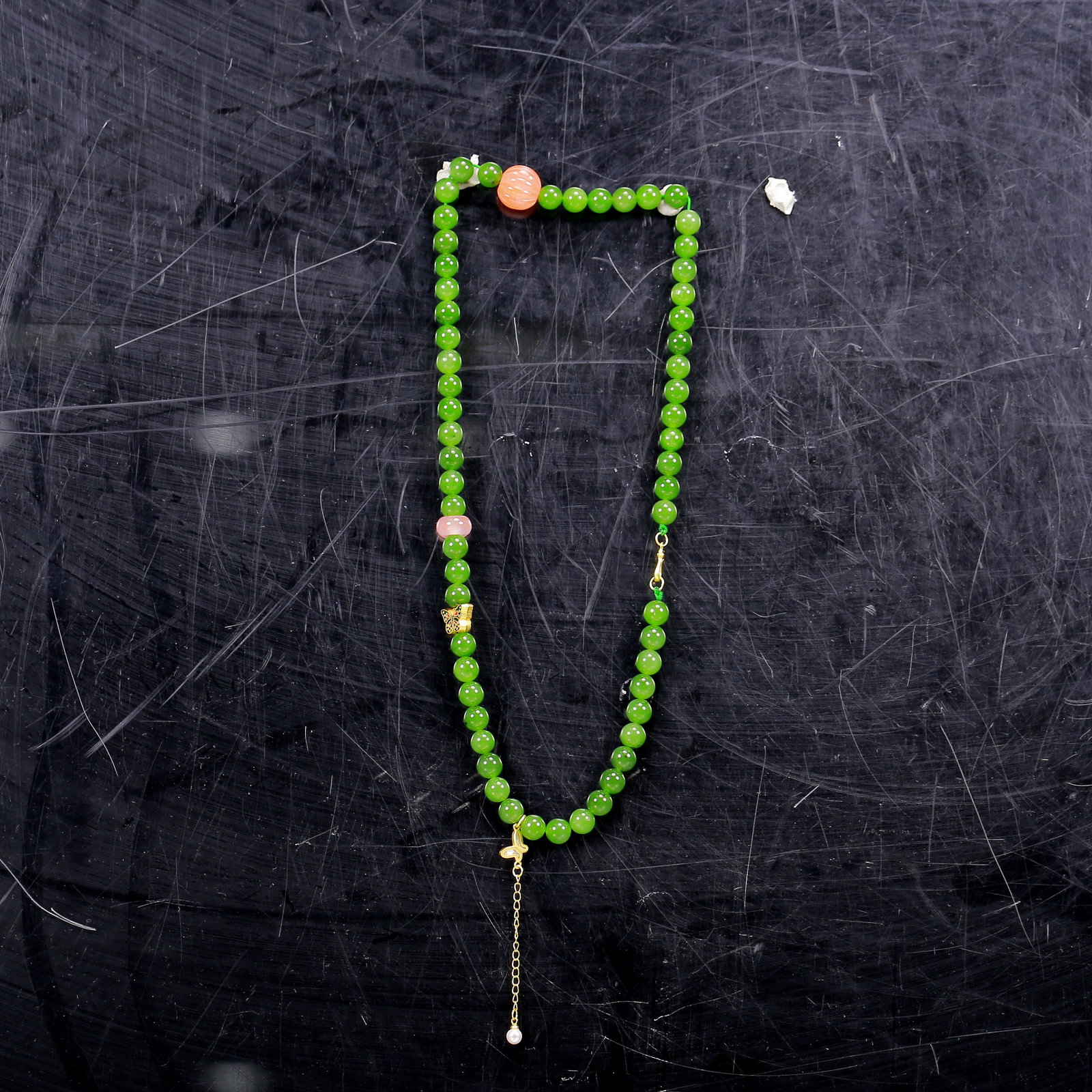 An Exquisite Jasper Necklace: An Exquisite Jasper Necklace,Qing Dynasty, China,Size:0.3in,Weight:55g 碧玉项链，清代