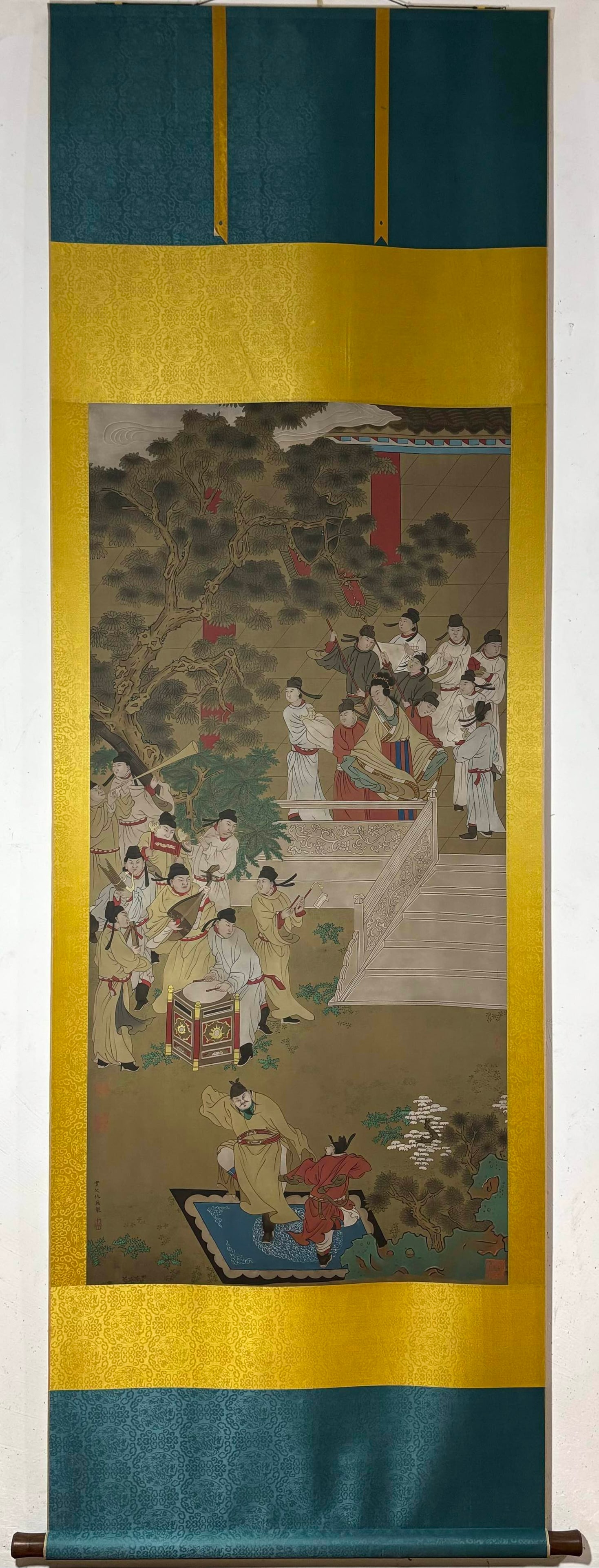 A Chinese Vertical Scroll Ink Painting of Character and Story on Silk: A Chinese Vertical Scroll Ink Painting of Character and Story on Silk,Chou Ying,Size:52.8inx25.4in 一幅中国水墨绢本人物故事Ĭ