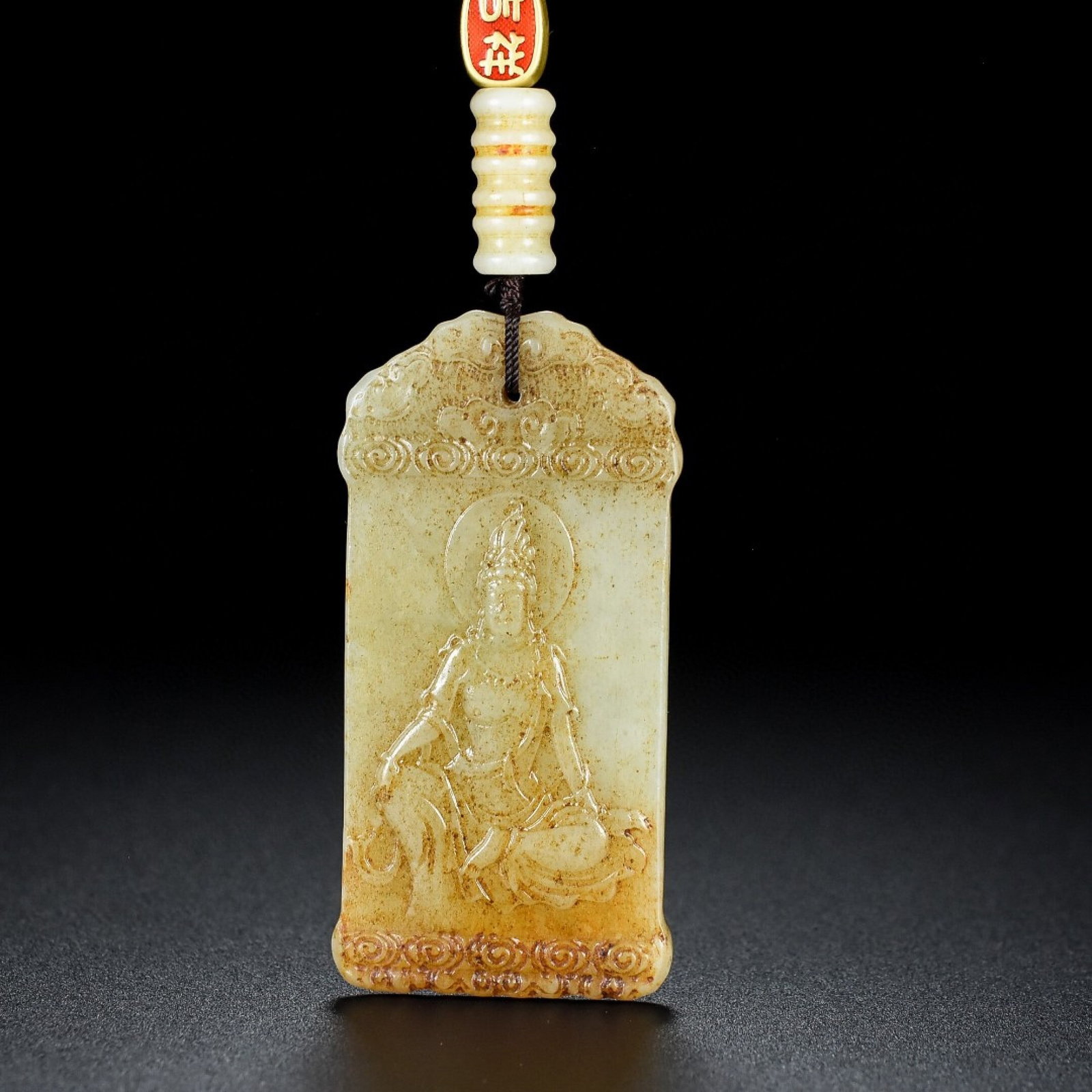 An Exquisite White Jade Statue of Avalokitesvara Pendant,with poem: An Exquisite White Jade Statue of Avalokitesvara Pendant,with poem,Qing Dynasty,China,Size:(Bead)9.5mm,(Pendant)72mmx36mmx6.2mm,Weight:211g 白玉观音像挂件,
