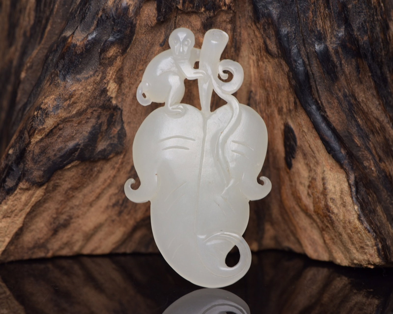 An Exquisite White Jade Monkey Patten Pendant: An Exquisite White Jade Monkey Patten Pendant,Qing Dynasty,China,Size:2.4inx1.4inx0.3in,Weight:18g 白玉猴纹牌,中国清代