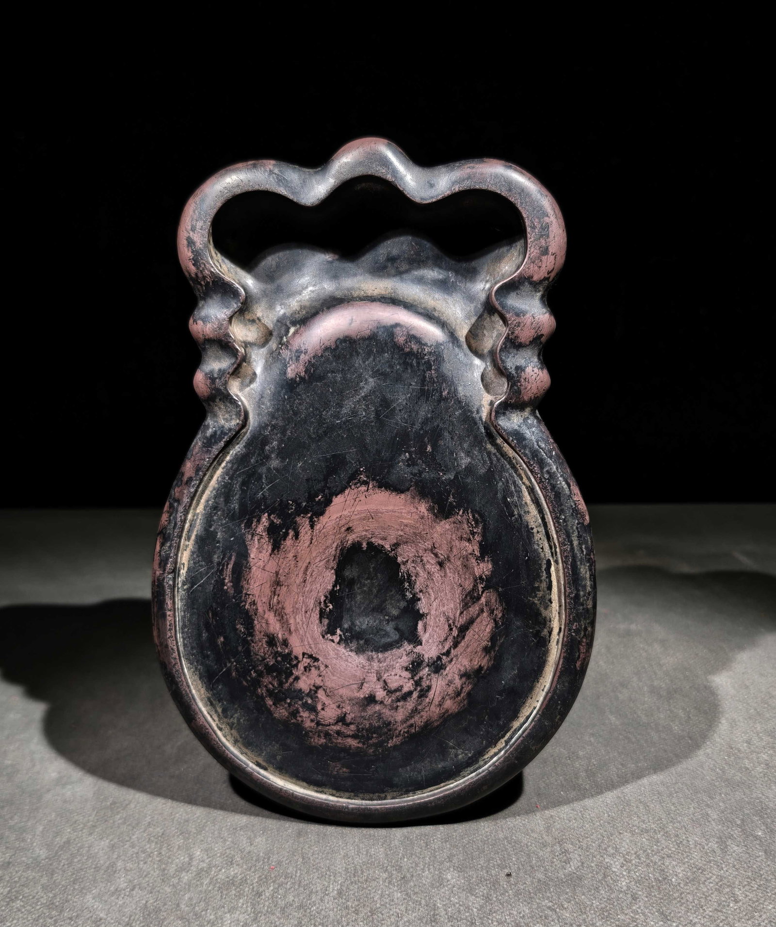 An Exquisite Cicada-Shaped Inkstone,With Poem: An Exquisite Cicada-Shaped Inkstone,With Poem,Qing Dynasty, China,Xiao Jinzhong Mark,Size:(Inkstone)8.7inx5.8inx1.2in。