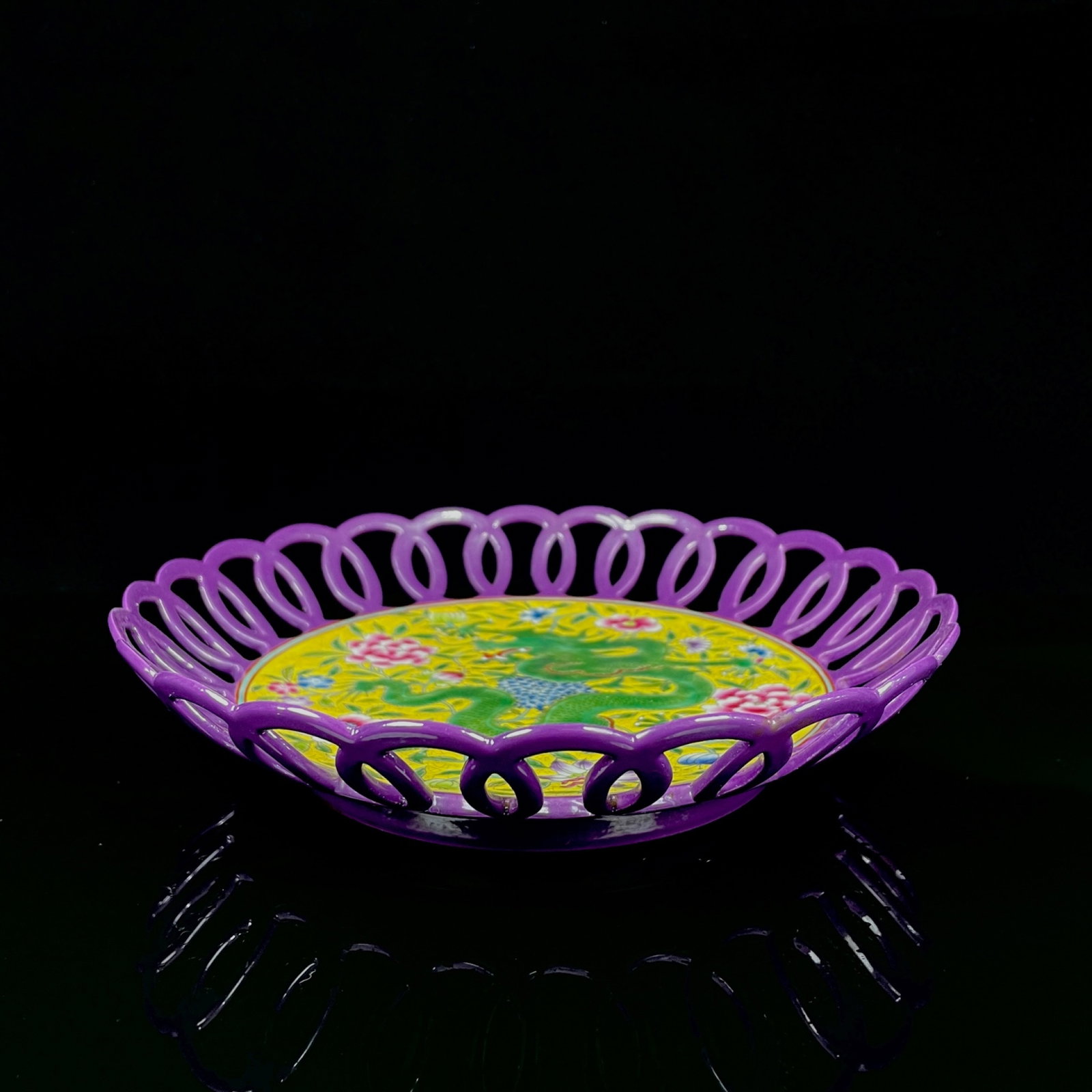 An Exquisite Famille-Rose Flower and Dragon Pattern Plate: An Exquisite Famille-Rose Flower and Dragon Pattern Plate,Qing Dynasty,China,Yongzheng Six-character Mark,Size:1.8inx8.3in 粉彩花卉龙纹盘子,中