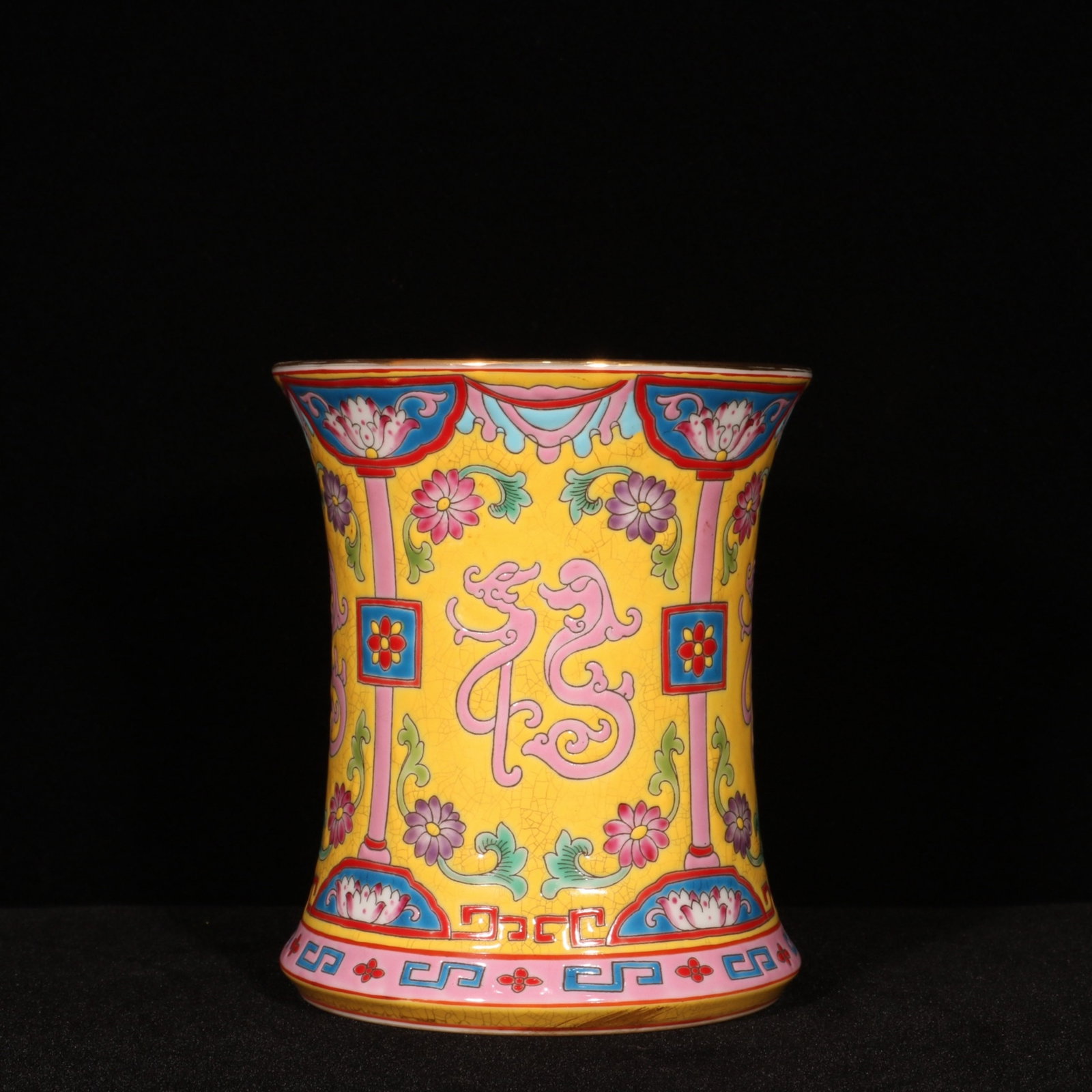 An Exquisite Enamel Painted Gold Bats and Peach Pattern and Flower Pattern Brush Pot: An Exquisite Enamel Painted Gold Peach Pattern and Flower Pattern Brush Pot,Qing Dynasty,China,Yongzheng Six-character Mark,Size:4.7inx4in 珐琅彩描金福寿Ŏ
