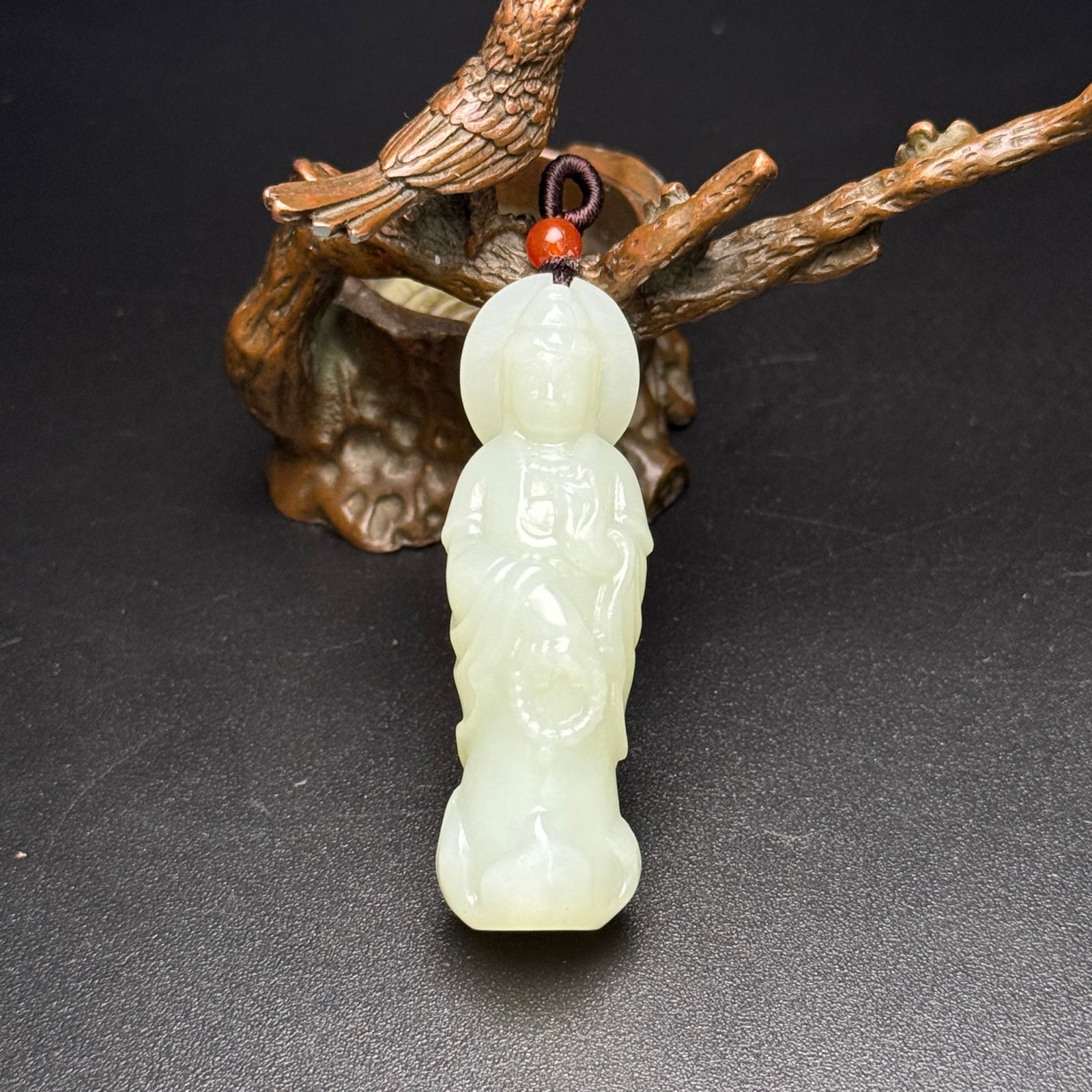 An Exquisite White Jade Statue of Avalokitesvara Pendant: An Exquisite White Jade Statue of Avalokitesvara Pendant,Qing Dynasty,China,Size:18mmx17mmx57mm,Weight:24g 白玉观音像挂件,中国清代