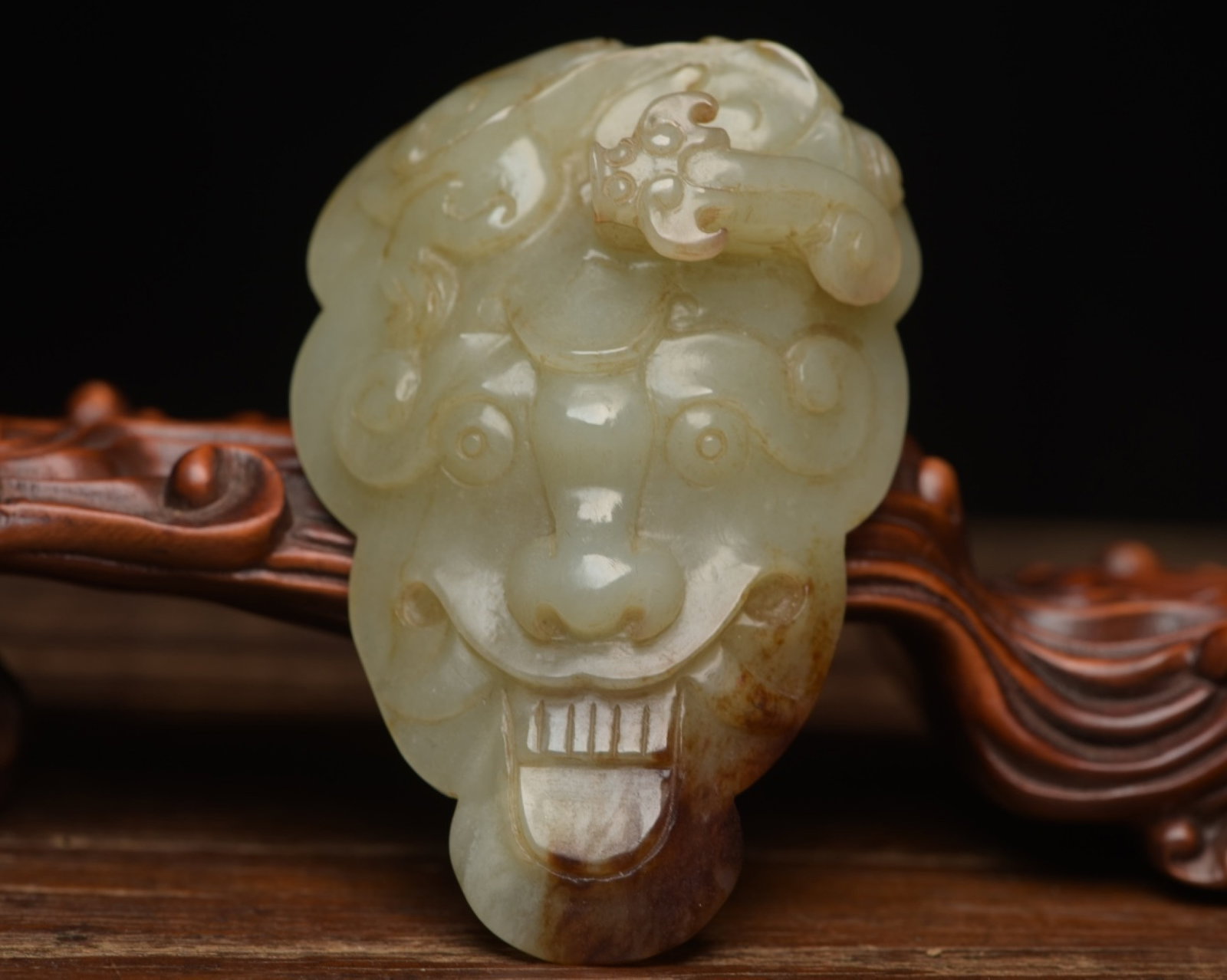 An Exquisite White Jade Beast-Face Pattern Buckle: An Exquisite White Jade Beast-Face Pattern Buckle,Qing Dynasty,China,Size:3inx2inx1in,Weight:61g 白玉兽面纹腰带扣,中国清代