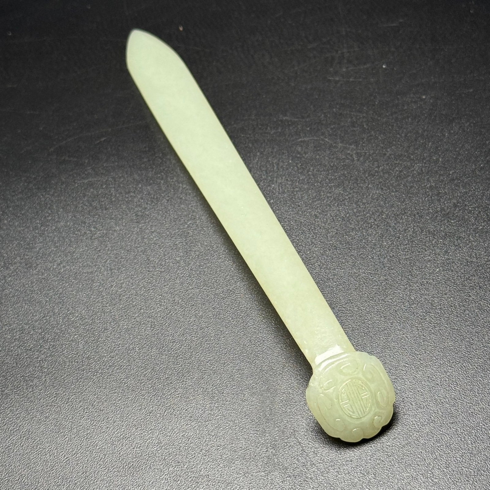 An Exquisite White Jade Bats and Peach Pattern Hairpin: An Exquisite White Jade Bats and Peach Pattern Hairpin,Qing Dynasty,China,Size:166mmx20mmx5mm,Weight:22g 白玉福寿纹发簪,中国清代