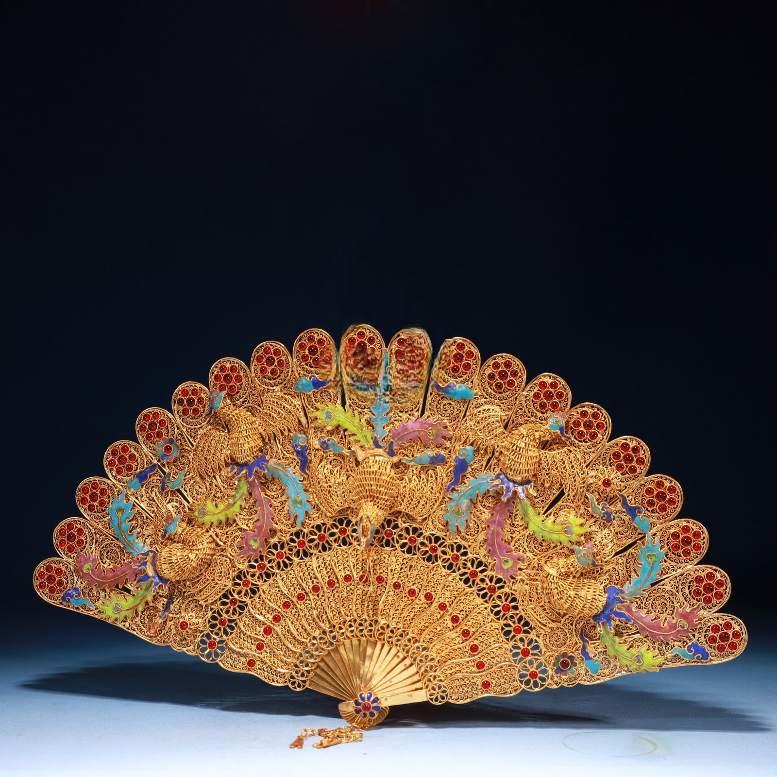 An Exquisite Filigree and Gilding Phoenix Pattern Fan,Inlaid Gems: An Exquisite Filigree and Gilding Phoenix Pattern Fan,Inlaid Gems,Qing Dynasty,China,Size:18.1inx2inx9.8in,Weight:1000g 花丝鎏金凤纹扇子,嵌宝