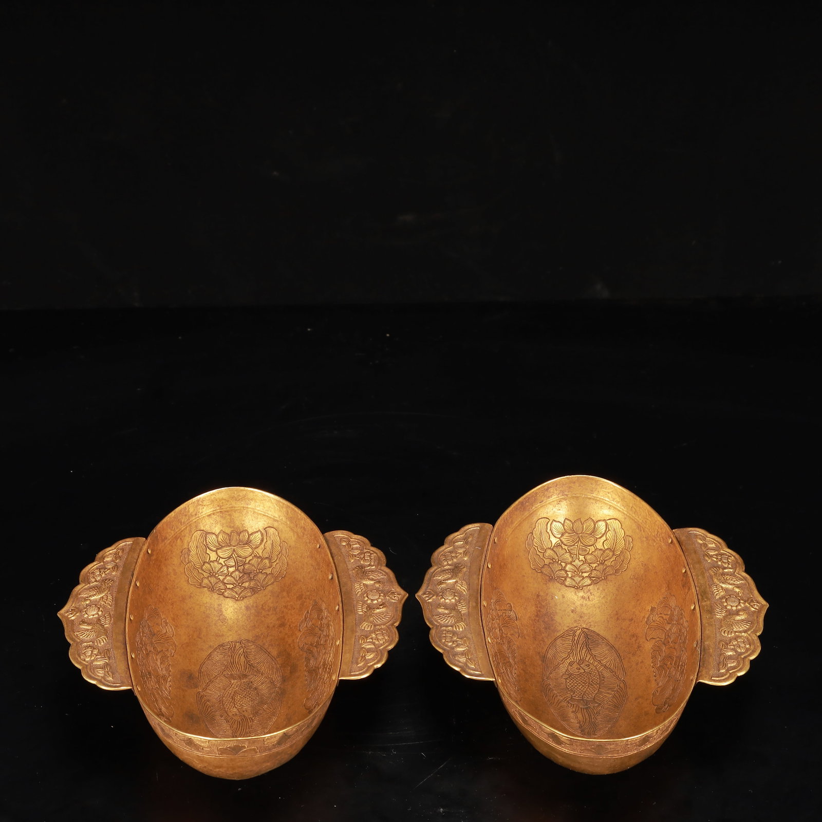 A Pair of Exquisite Gilt Bronze Flower and Fish Pattern Bowls: A Pair of Exquisite Gilt Bronze Flower and Fish Pattern Bowls,Qing Dynasty, China,Size:8.7inx7.5inx2.6in,Weight:850g 一对铜鎏金花卉鱼纹碗,&#