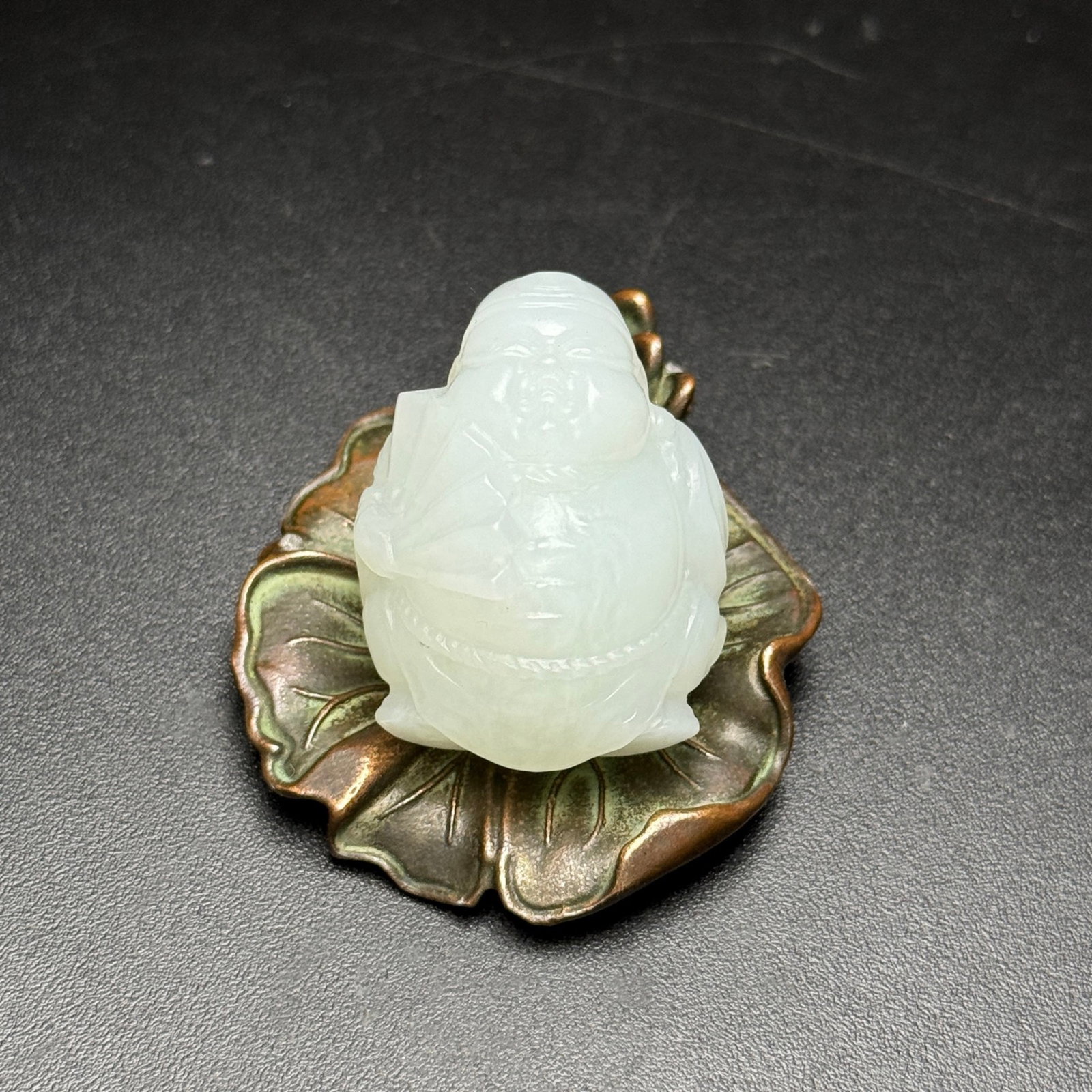 An Exquisite White Jade Figure Ornament: An Exquisite White Jade Figure Ornament,Qing Dynasty,China,Size:39mmx30mmx29mm,Weight:42g 白玉人物摆件,中国清代