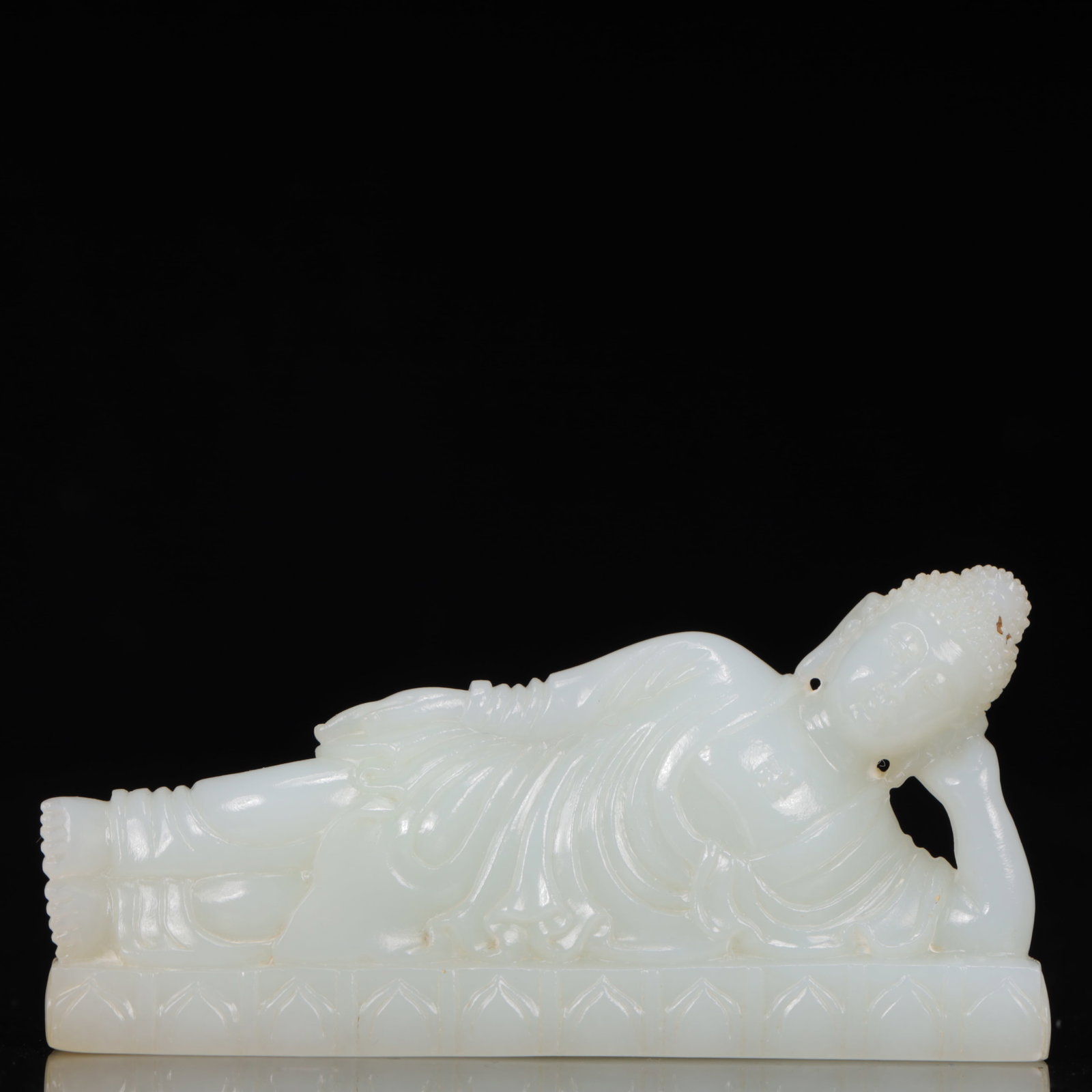An Exquisite White Jade Statue of Sakyamuni: An Exquisite White Jade Statue of Sakyamuni,Qing Dynasty, China,Size:3.9inx0.8inx1.8in,Weight:134g 白玉如来像,中国清代