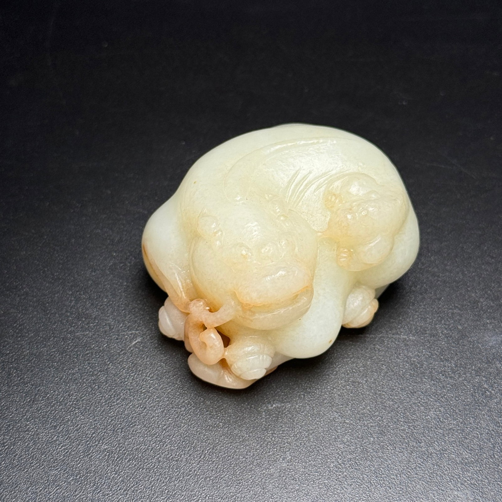An Exquisite White Jade Wealth-Attracting Creature Hand Piece: An Exquisite White Jade Wealth-Attracting Creature Hand Piece,Qing Dynasty, China,Size:63mmx51mmx38mm,Weight:211g 白玉貔貅手把件,中国清É