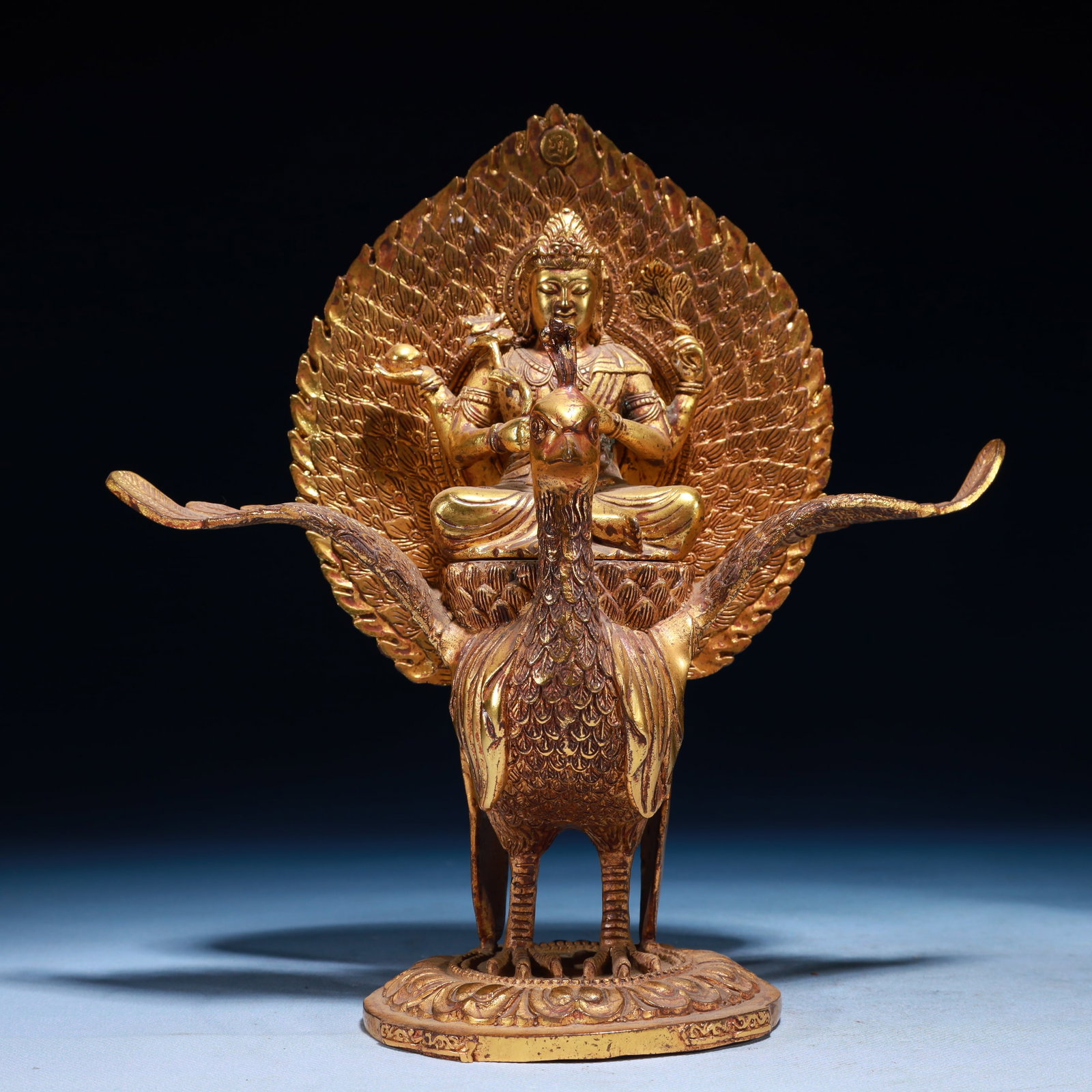 An Exquisite Gilt Bronze Statue of Peacock Wisdom King: An Exquisite Gilt Bronze Statue of Peacock Wisdom King,Qing Dynasty,China,Size:9.8inx4.7inx10.2in,Weight:1850g 铜鎏金孔雀明王像,中国清