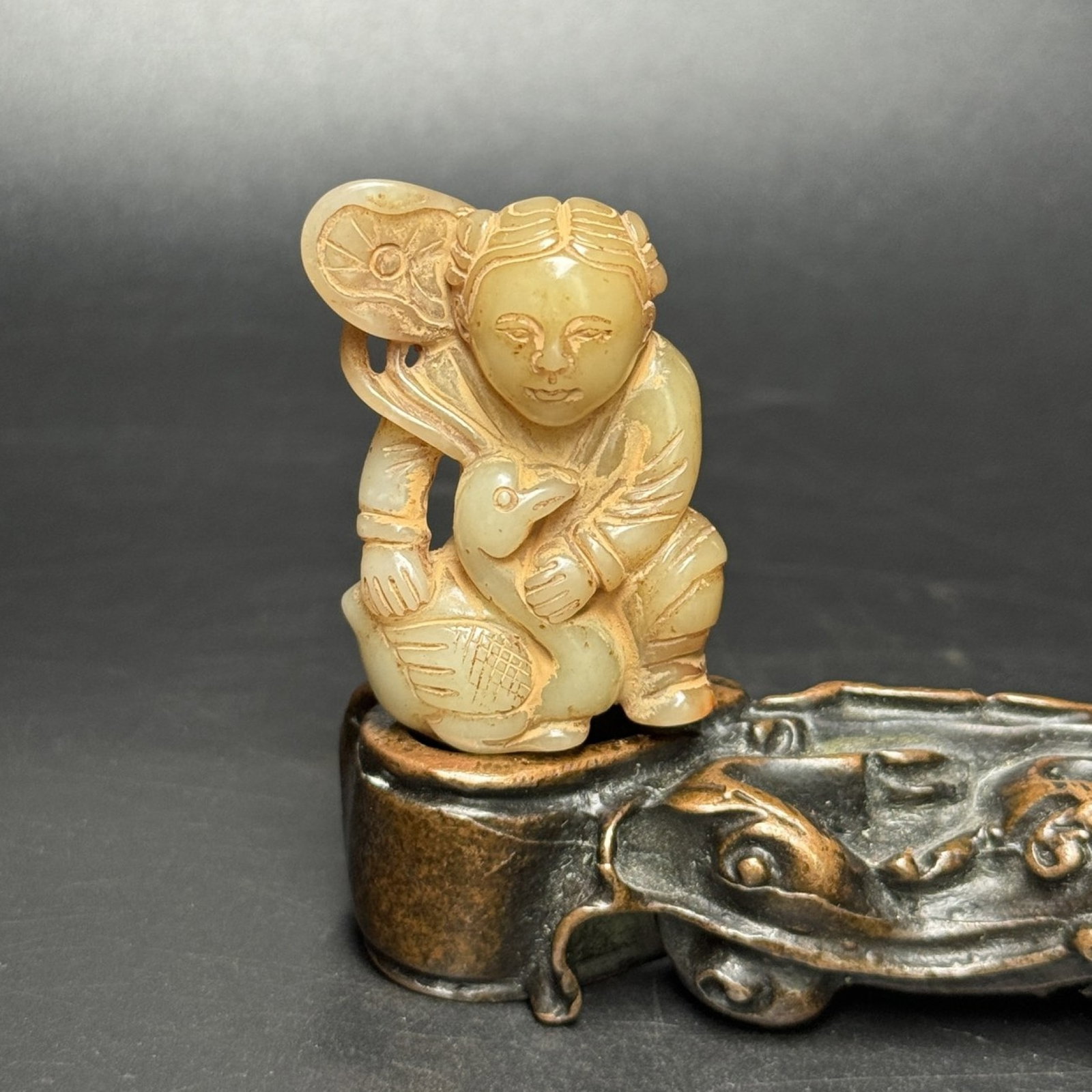 An Exquisite White Jade Figure Hand Piece: An Exquisite White Jade Figure Hand Piece,Qing Dynasty, China,Size:41mmx28mmx17mm,Weight:24g 白玉人物手把件,中国清代