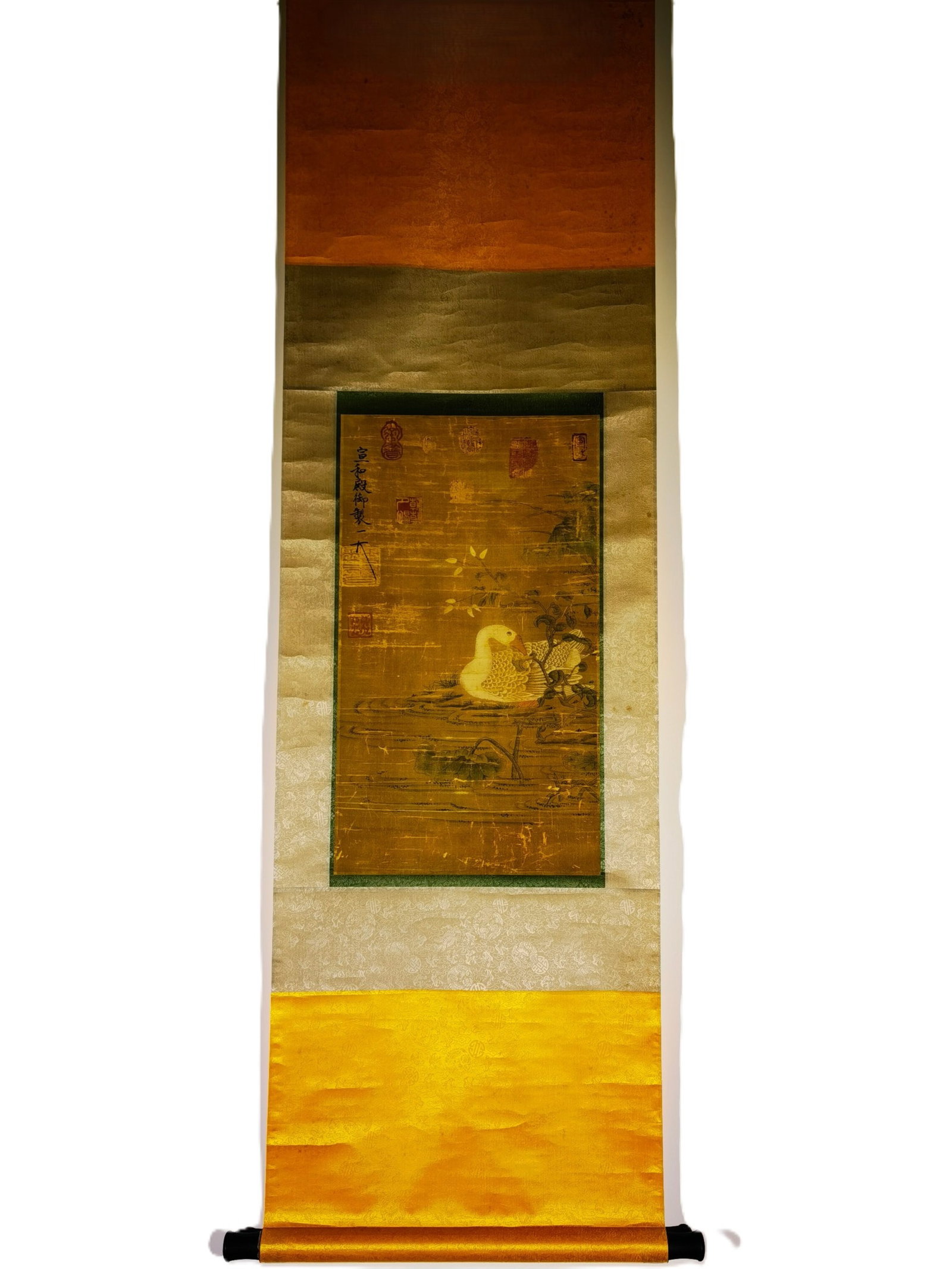 A Chinese Vertical Scroll Ink Painting of Flower and Bird on Silk: A Chinese Vertical Scroll Ink Painting of Flower and Bird on Silk,Song Huizong,Size:(overall length)74inx20.5in,(Without frame)24.4inx14.2in 一幅中国水墨绢