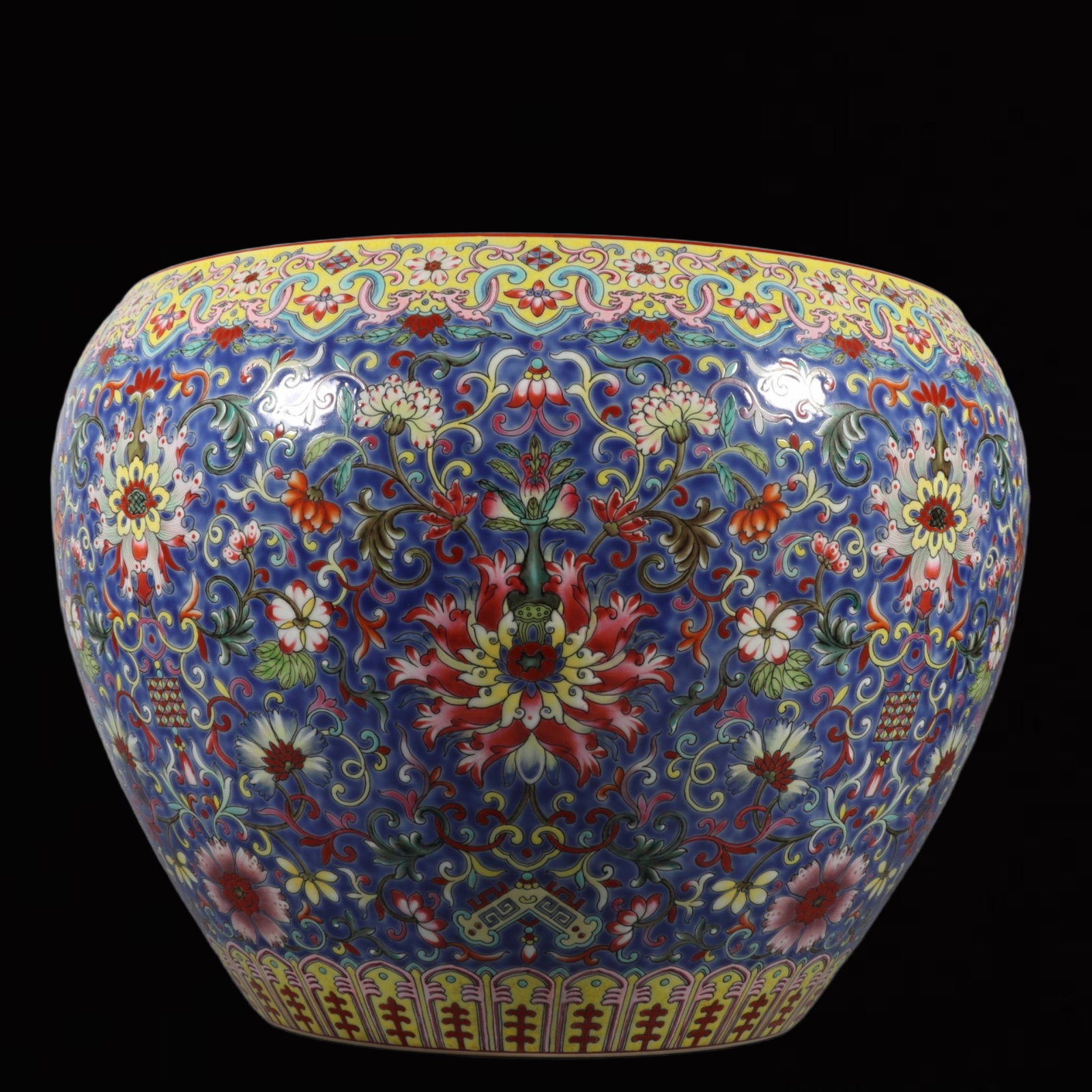 An Exquisite Famille-Rose Blue Ground Lotus Pattern Vat: An Exquisite Famille-Rose Blue Ground Lotus Pattern Vat,Qing Dynasty,China,Qianlong Six-character Mark,Size:10.6inx12.6in 粉彩蓝地缠枝莲纹缸,È