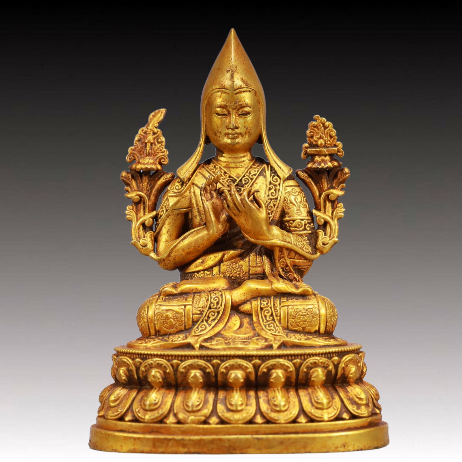 A Solemn Gilt Bronze Statue of Tsongkhapa: A Solemn Gilt Bronze Statue of Tsongkhapa,Qing Dynasty, China,Size:2.8inx2inx4in,Weight:692g 铜鎏金宗喀巴像,中国清代