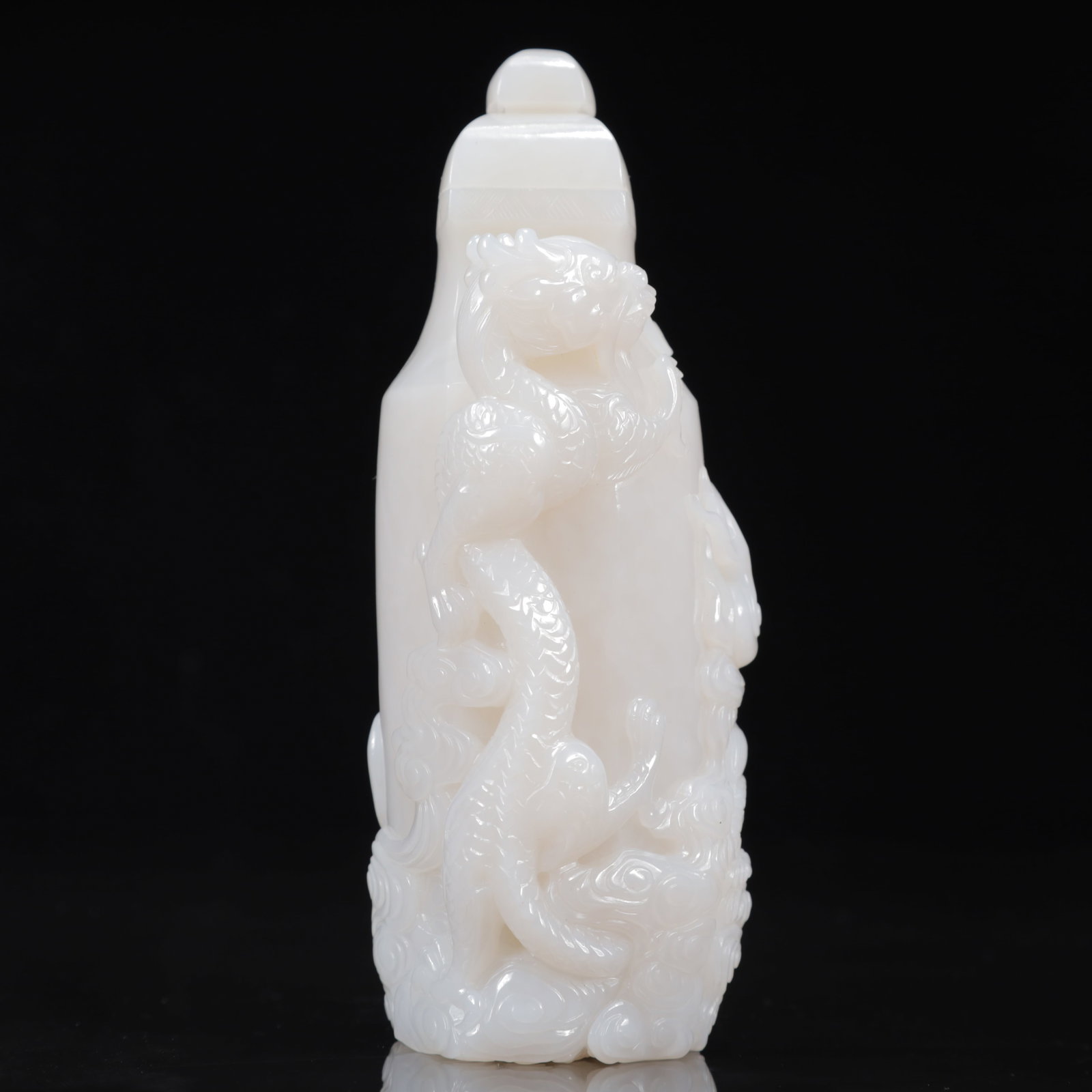 An Exquisite White Jade Dragon Pattern Vase - 10