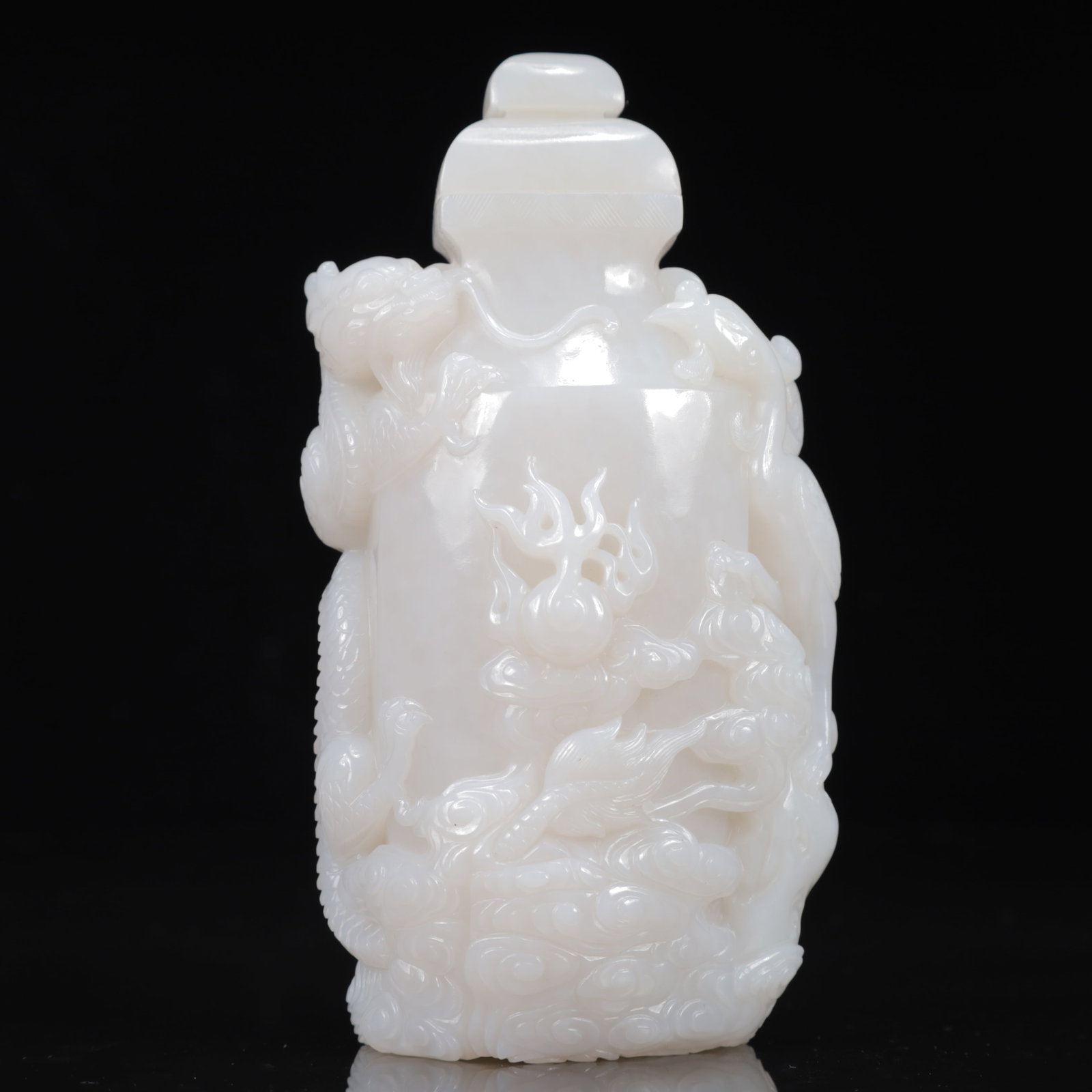 An Exquisite White Jade Dragon Pattern Vase: An Exquisite White Jade Dragon Pattern Vase,Qing Dynasty, China,Size:3.1inx2inx5.5in,Weight:614g 白玉龙纹瓶,中国清代