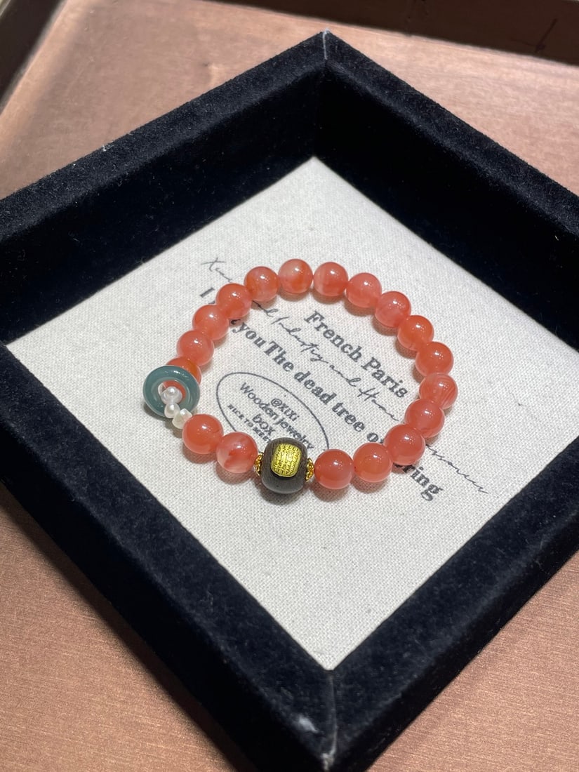 An Exquisite Agate Bracelet: An Exquisite Agate Bracelet,Size:9.2mm 玛瑙手串