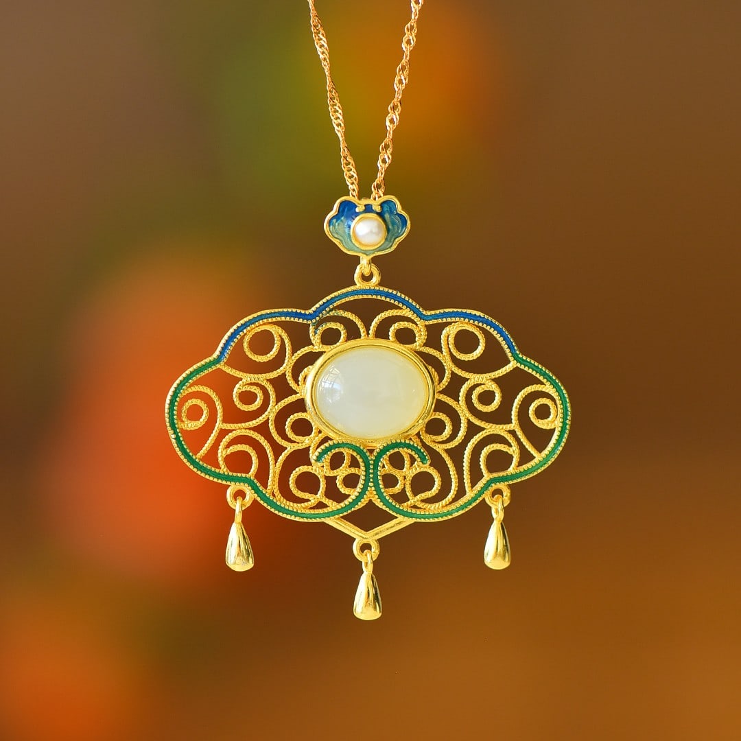 An Exquisite Sterling Silver-Gold Plated Inlaid White Jade Pendant: An Exquisite Sterling Silver-Gold Plated Inlaid White Jade Pendant,Size:9mmx11mm 纯银镀金镶白玉吊坠
