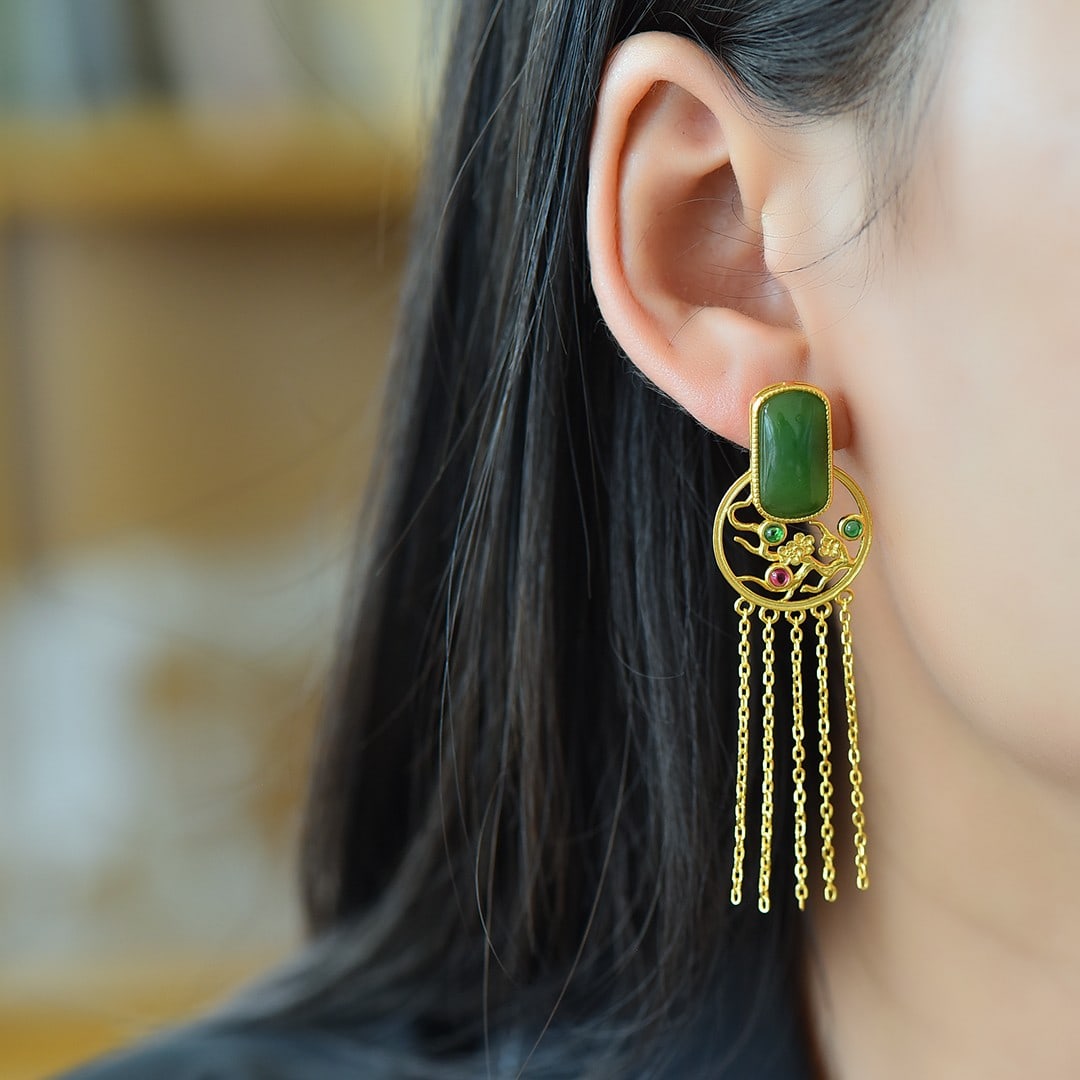 A Pair of Exquisite Sterling Silver-Gold Plated Inlaid Jasper Earrings: A Pair of Exquisite Sterling Silver-Gold Plated Inlaid Jasper Earrings 一对纯银镀金镶碧玉耳环