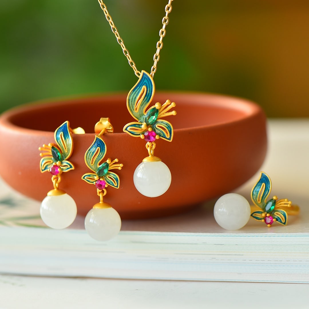 A Set of Fine Sterling Silver-Gold Plated Inlaid White Jade Enamel Jewelrys: A Set of Fine Sterling Silver-Gold Plated Inlaid White Jade Enamel Jewelrys, 一套纯银镀金镶白玉珐琅首饰