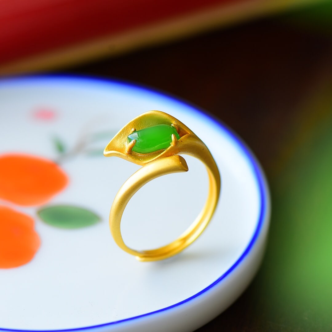 An Exquisite Sterling Silver-Gold Plated Inlaid Jasper Ring: An Exquisite Sterling Silver-Gold Plated Inlaid Jasper Ring,Size:12mmx15mm 纯银镀金镶碧玉戒指