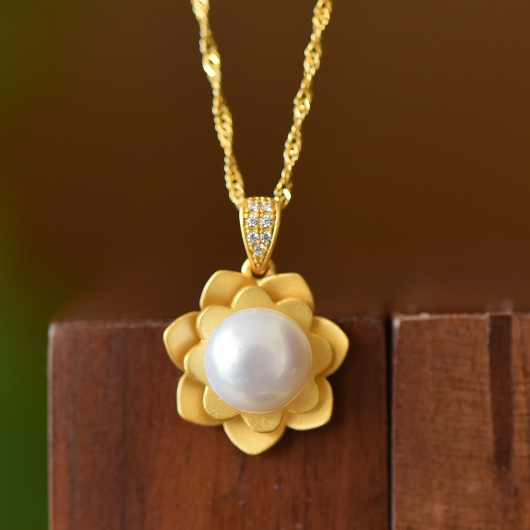 An Exquisite Sterling Silver-Gold Plated Inlaid Pearl Pendant,Inlaid Diamond: An Exquisite Sterling Silver-Gold Plated Inlaid Pearl Pendant,Inlaid Diamond 纯银镀金镶珍珠项链,嵌钻石