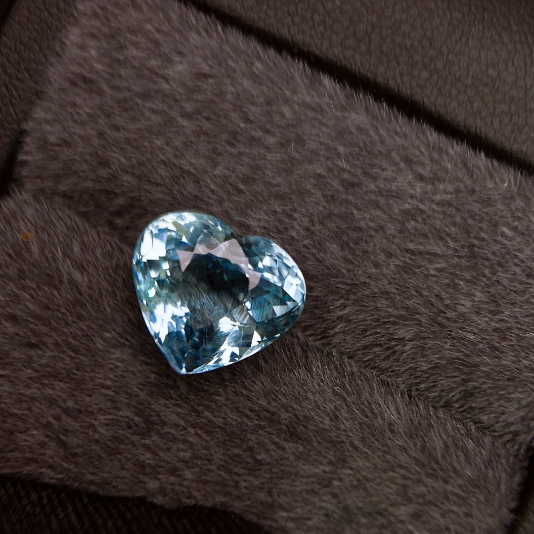 5.7Ctw Natural Aquamarine Loose: 5.7Ctw Natural Aquamarine Loose,Size:12.8mmx11.2mmx7.3mm 5.7Ctw天然海蓝宝裸石